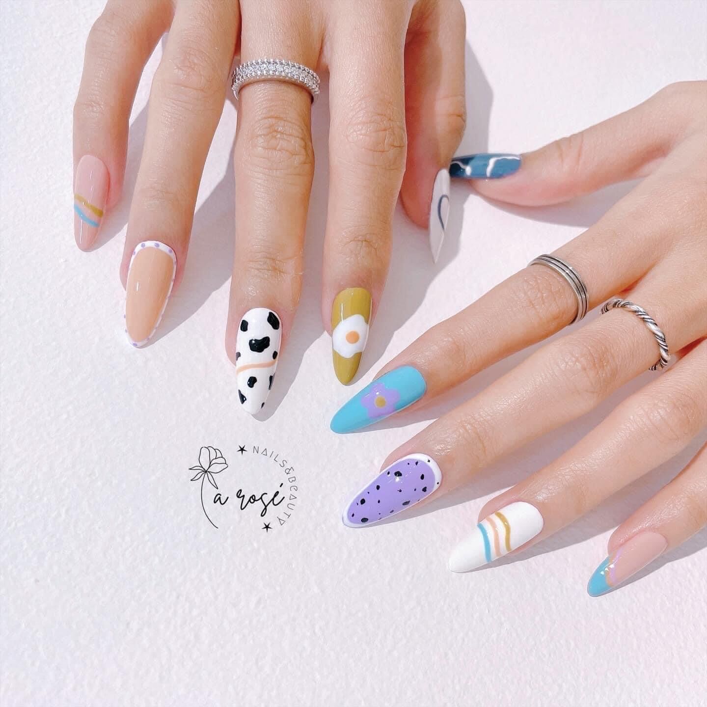 Nail box thiết kế theo phom móng khách đặt đủ dụng cụ / keo mini