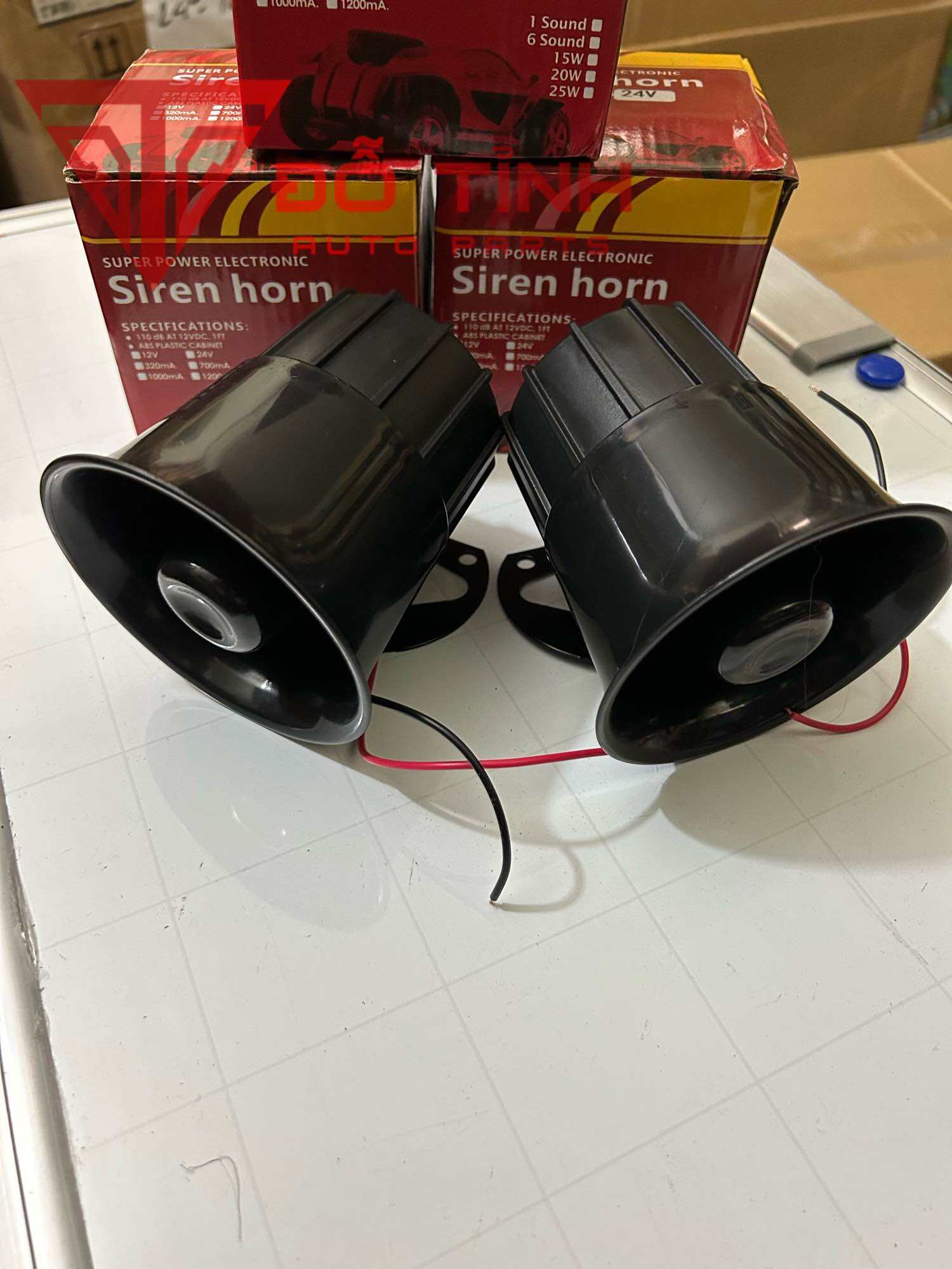Còi xi nhan xe tải, xe khách choé choé. Còi hú âm thanh lớn 12/24v.