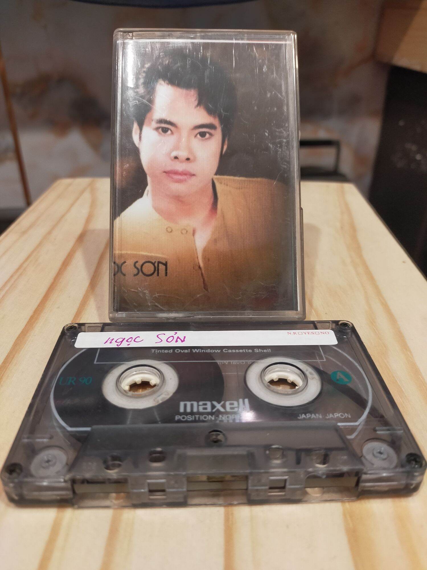1 băng cassette maxell UR 90 tiếng hát ngọc sơn( lưu ý: đây là băng cũ