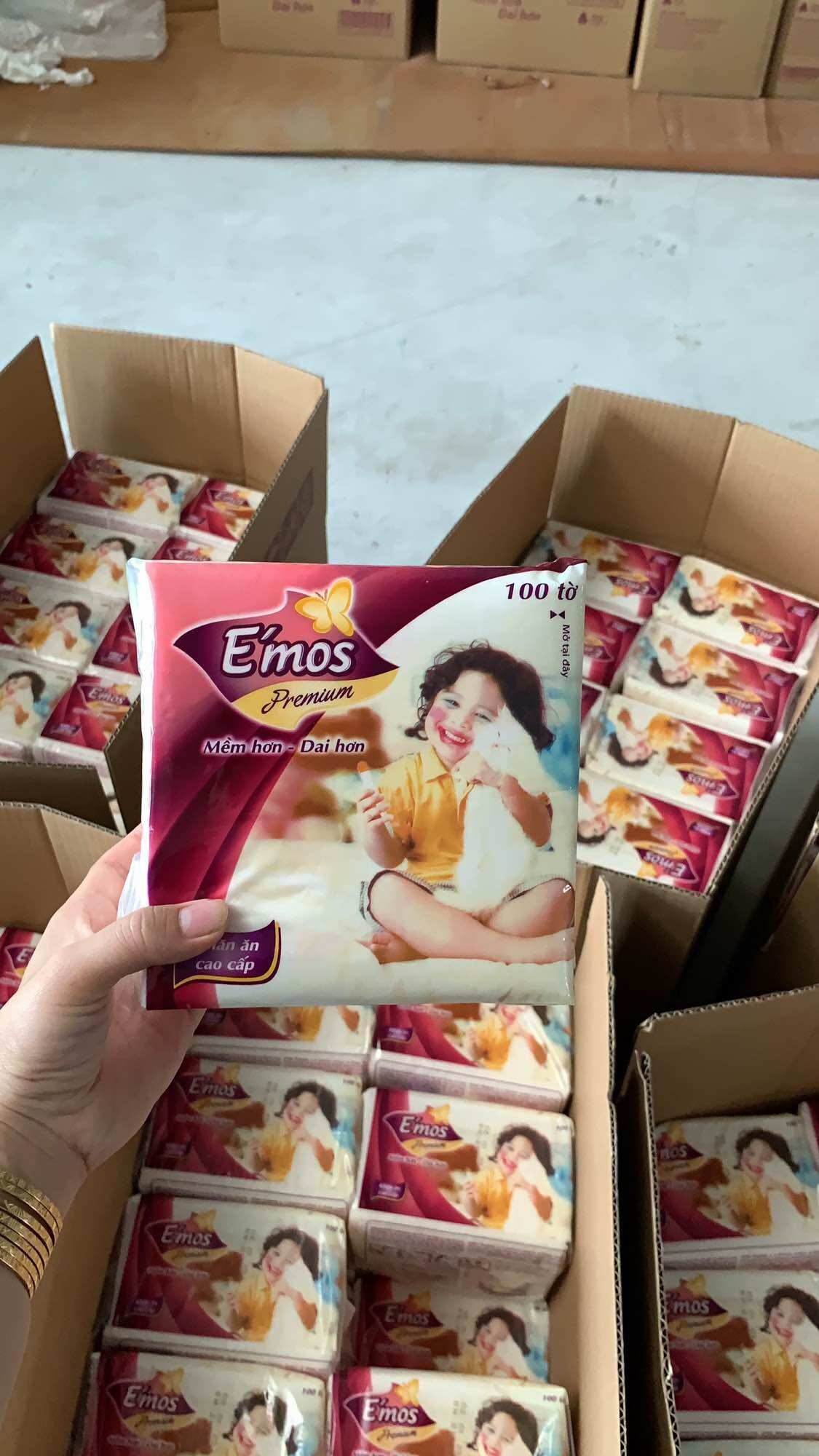 30 Gói khăn giấy Vuông emos