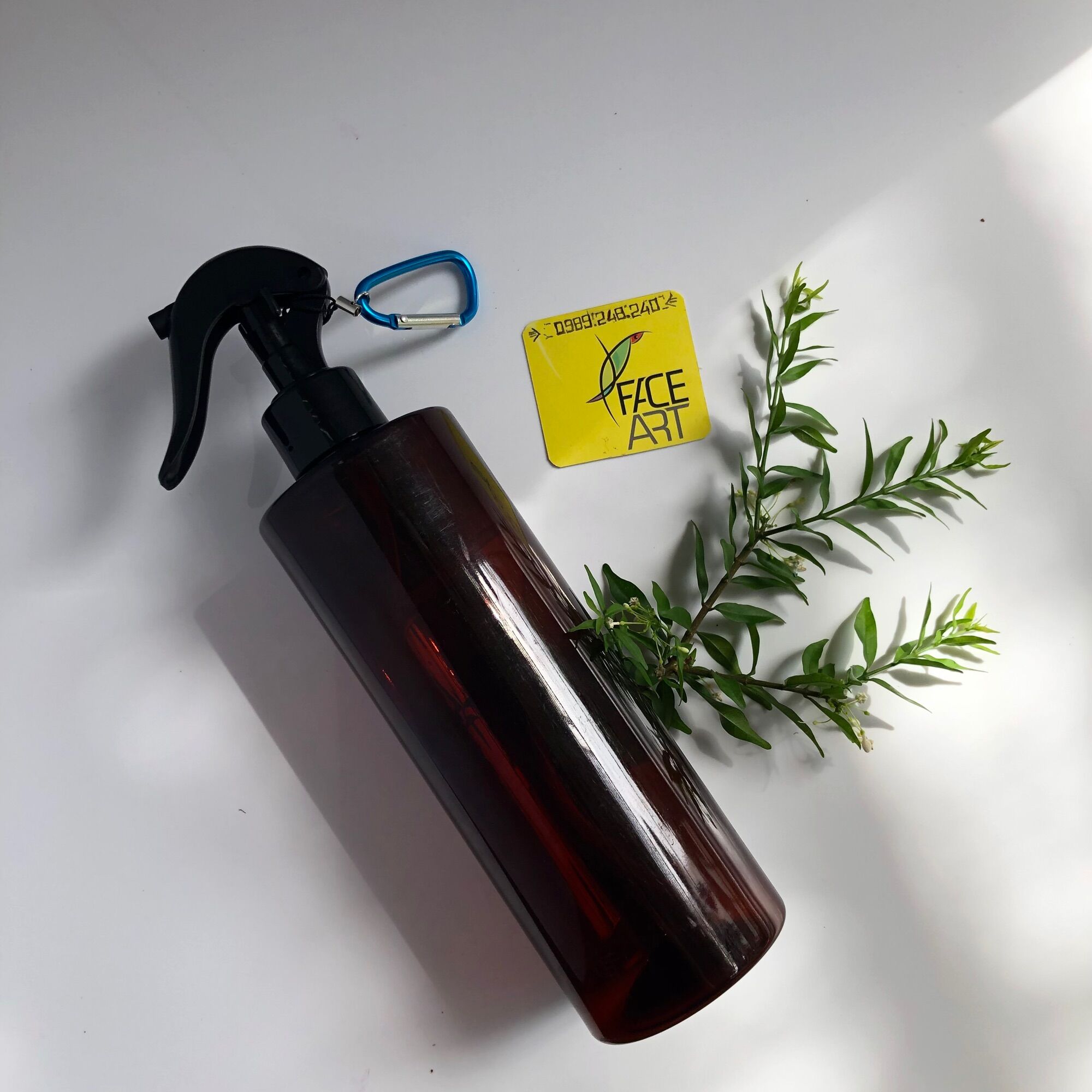 Bình xịt MÓC KHOÁ lớn 500ml - Chai xịt khuẩn / xịt cồn móc khoá treo xe - Chai nhựa xịt nước phun sương , xịt tóc , Xịt tưới cây - Chai nhựa trong suốt/ Nâu/ Xanh nửa lít