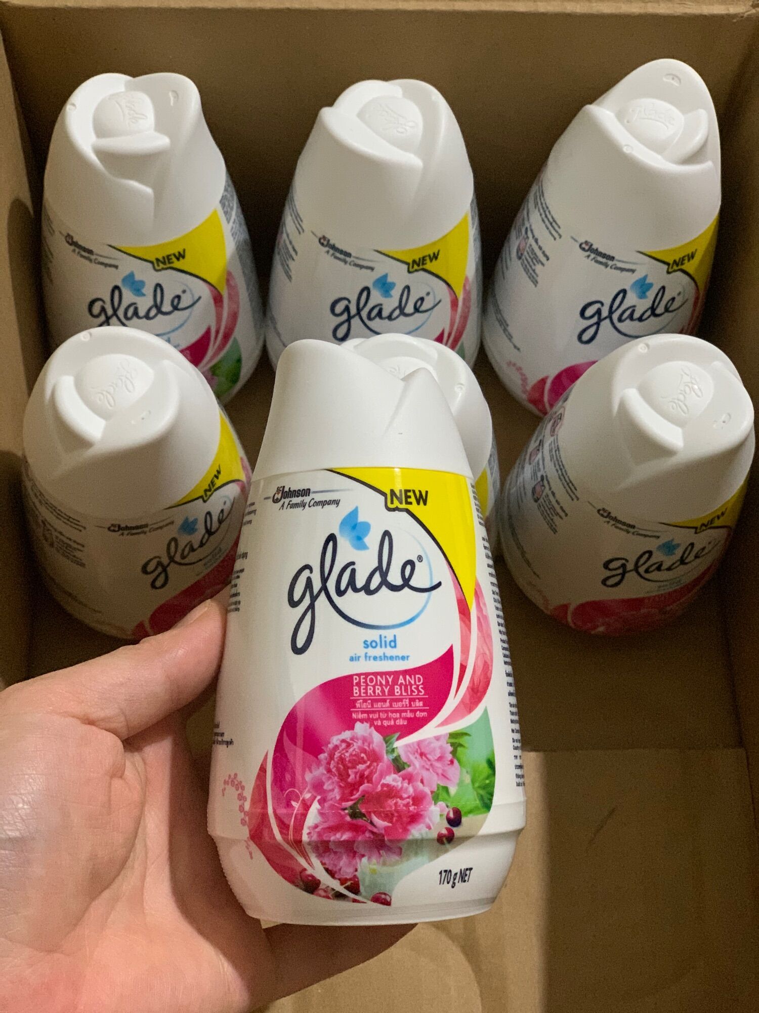 Sáp thơm dạng đặc glade hương mẫu đơn & quả dâu 170g