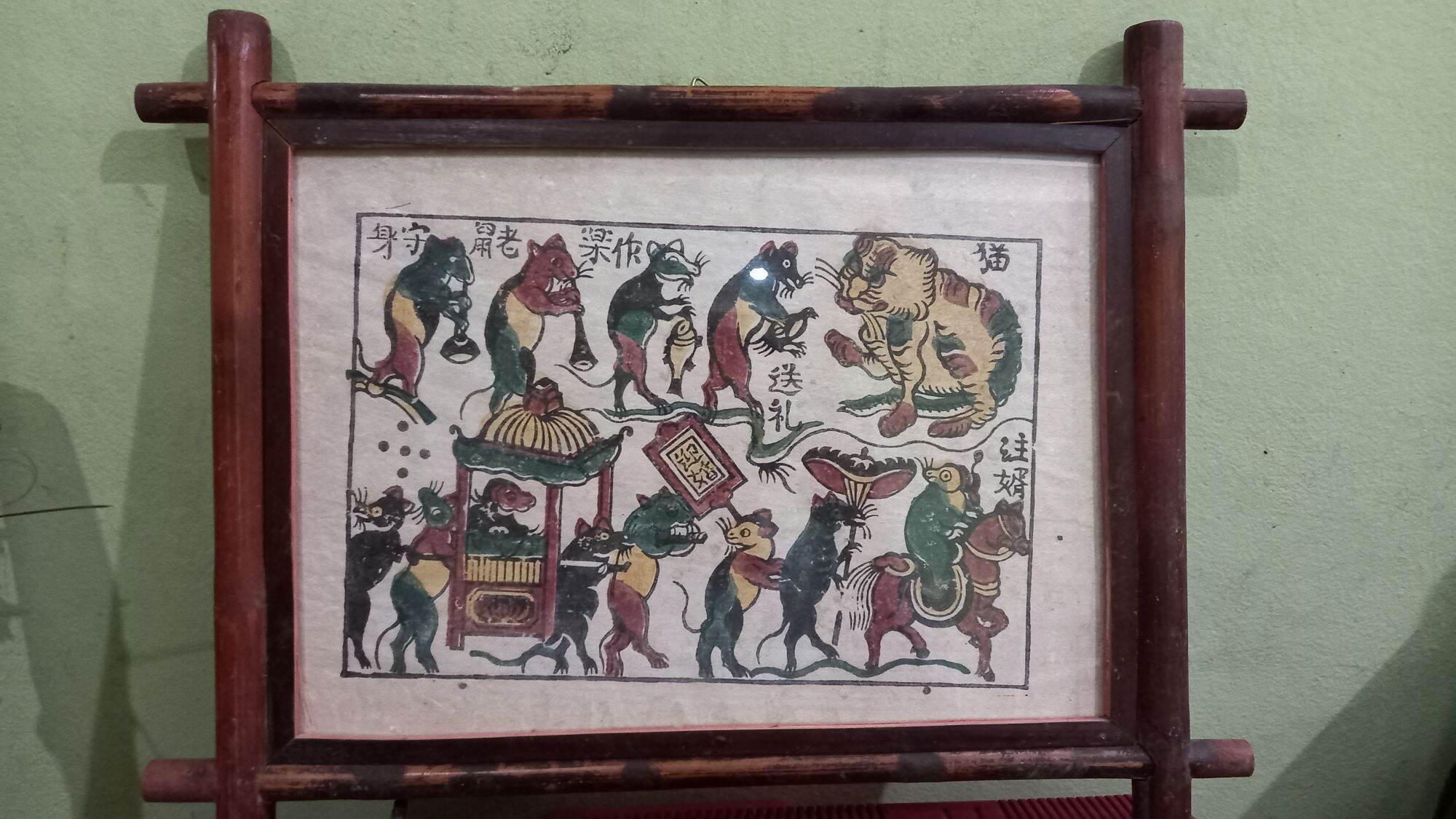 Tranh đông hồ kt 45x35cm
Chất liệu giấy điệp.
Khung tre sấy có kính mica khó vỡ