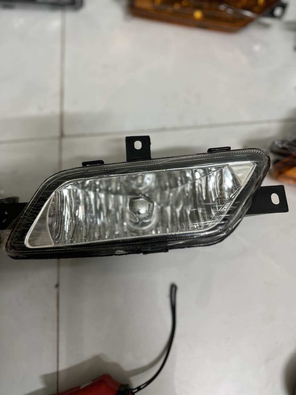 1 cái Đèn gầm ô tô thaco folan