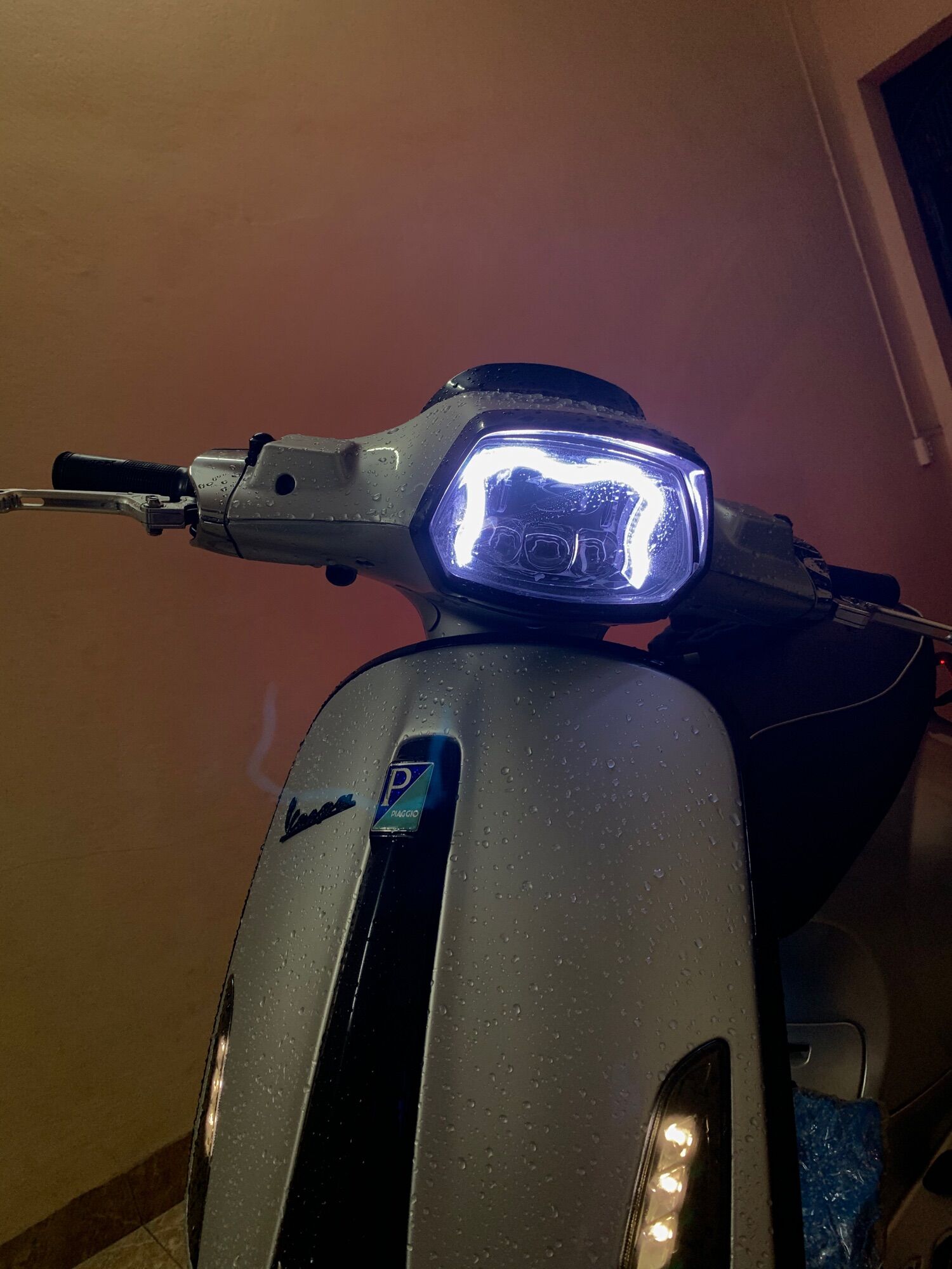 Đèn pha led chữ M cho vespa sprint