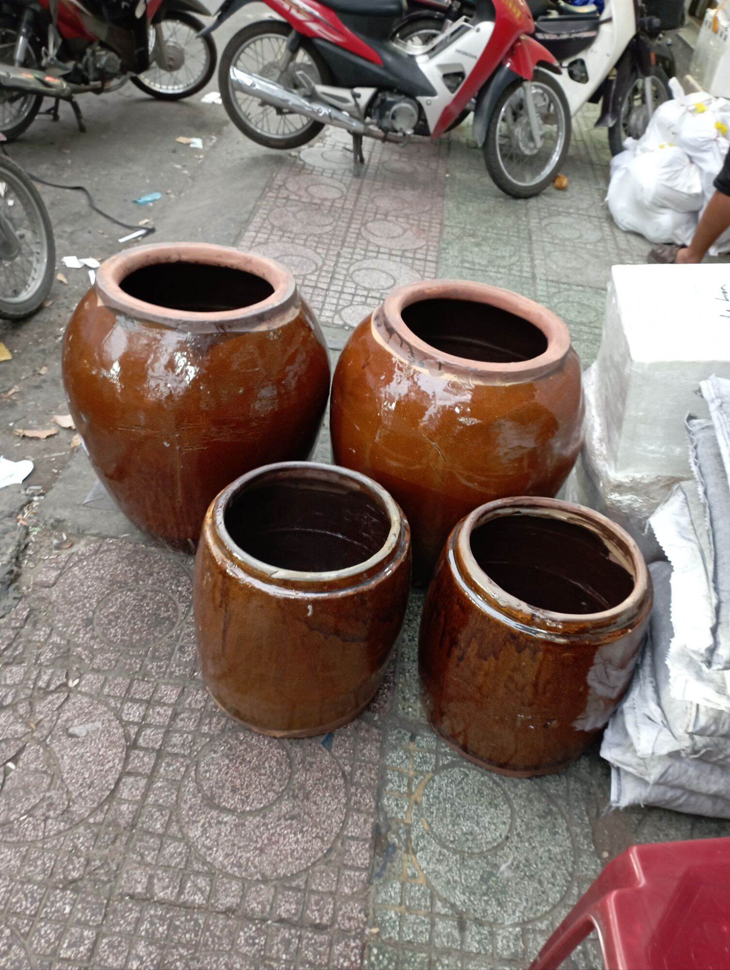 Chậu trồng cây, Lu chậu trồng sen nuôi cá