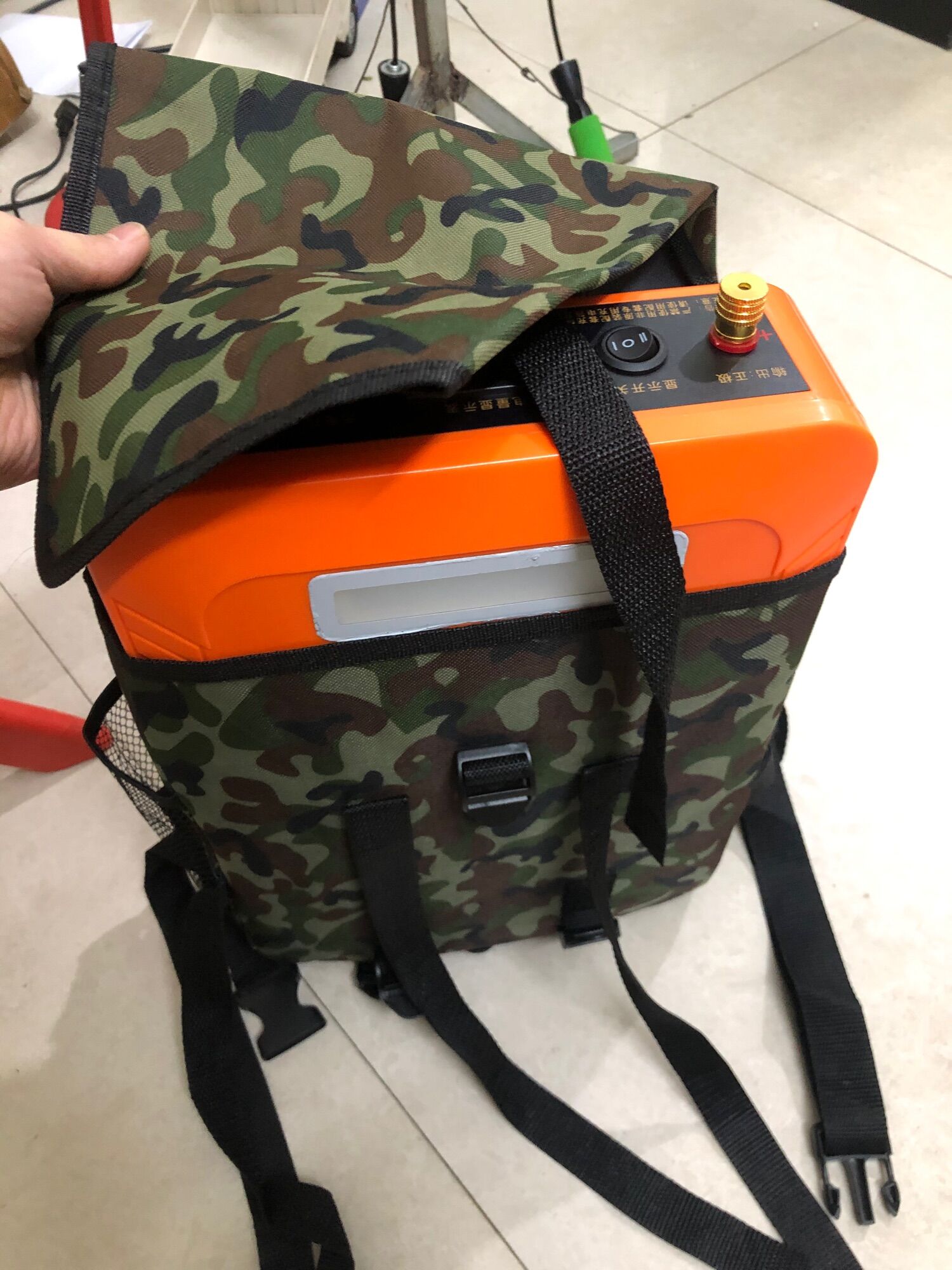 Hộp đựng pin có đèn led