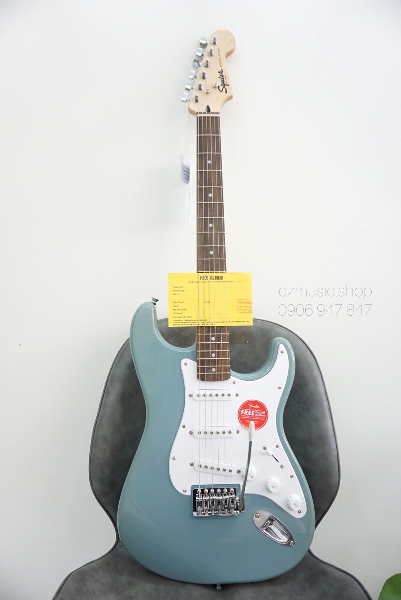 Đàn Guitar điện Squier Bullet Stratocaster màu Sonic Grey 2021