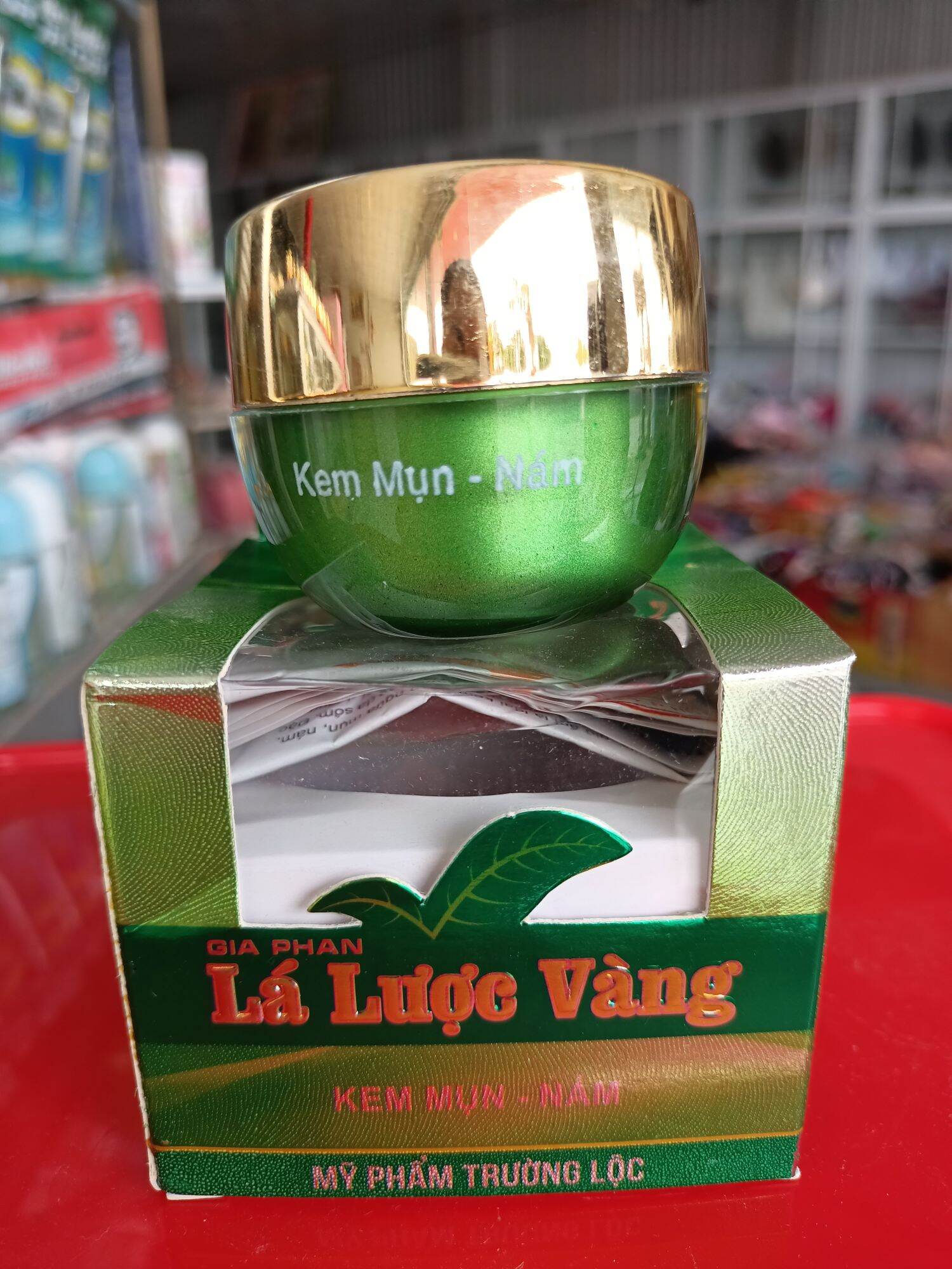 Kem lá lược vàng. mụn nám