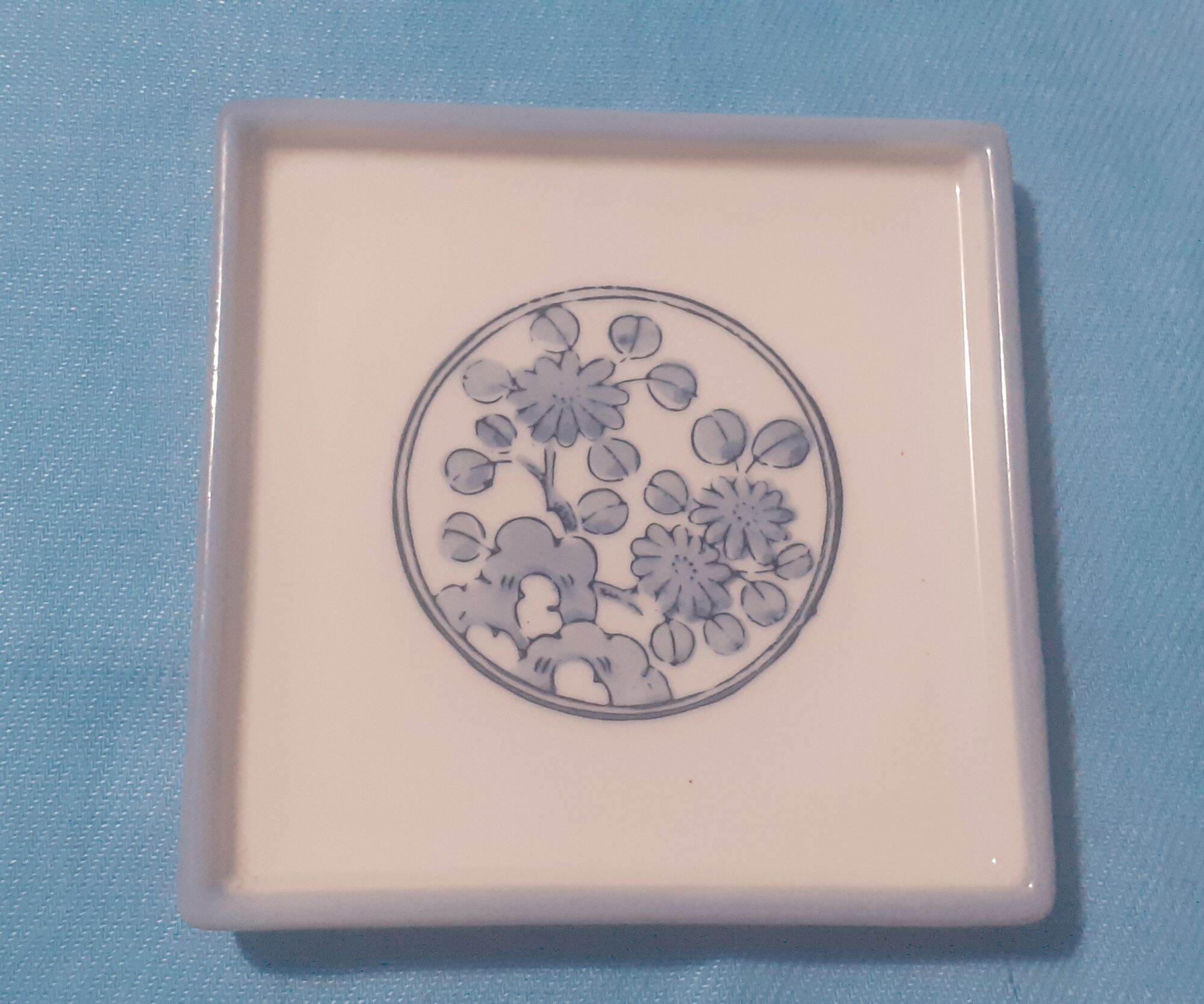 Đĩa gốm sứ hình vuông viền xanh 11cm