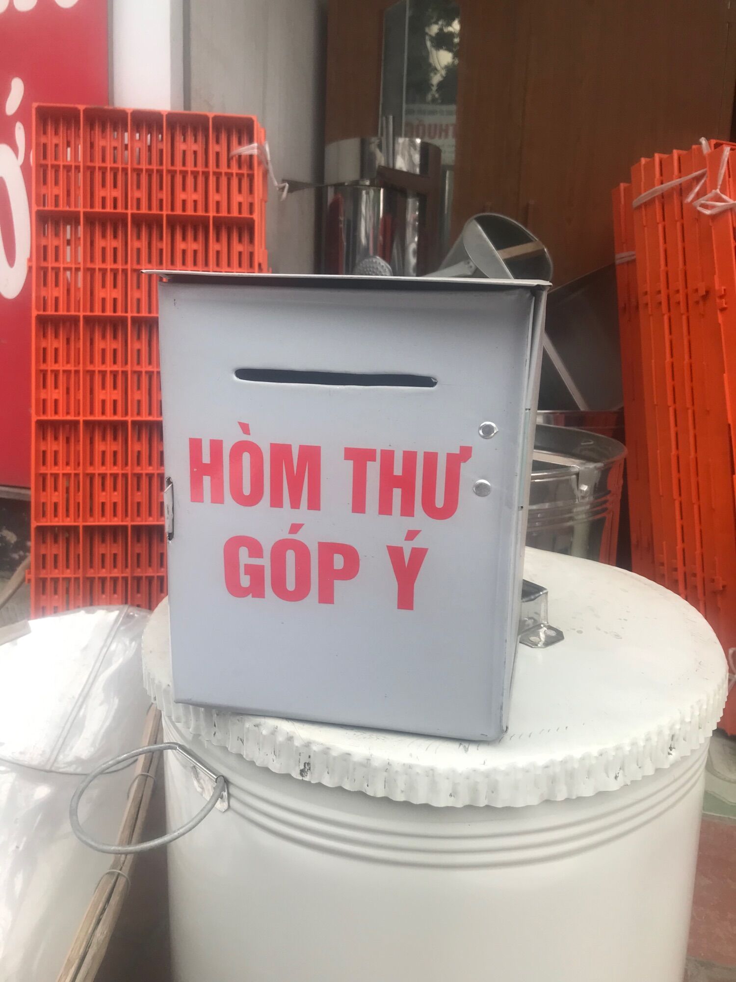 Hòm thư góp ý bằng tôn.