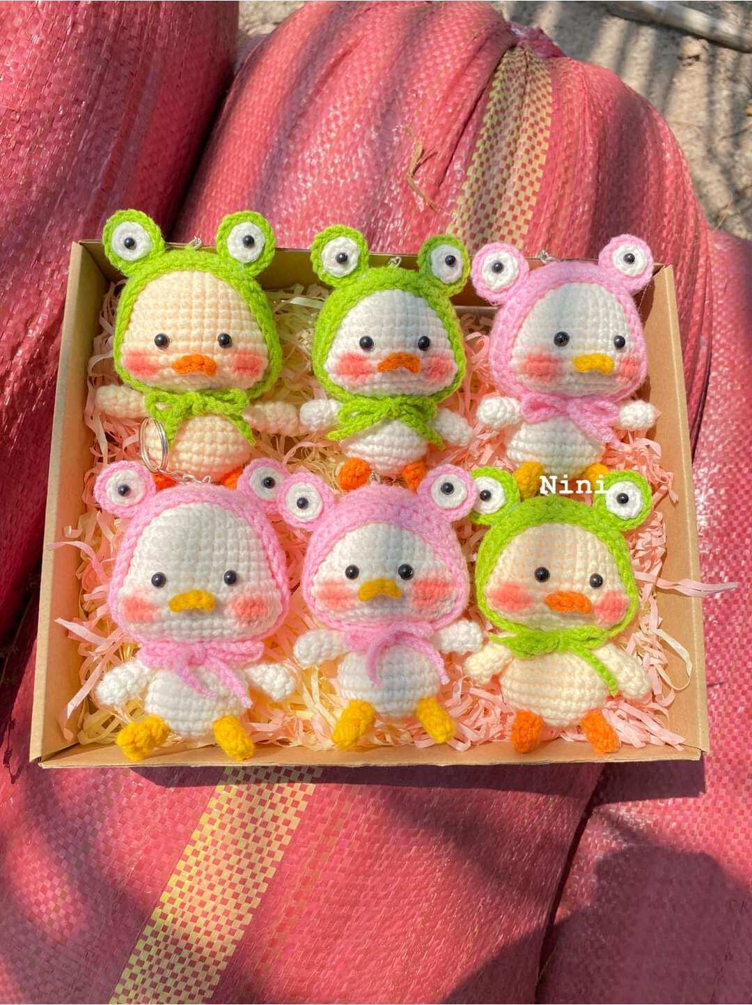 Móc khóa handmade vịt đội mũ ếch sẵn hàng sll