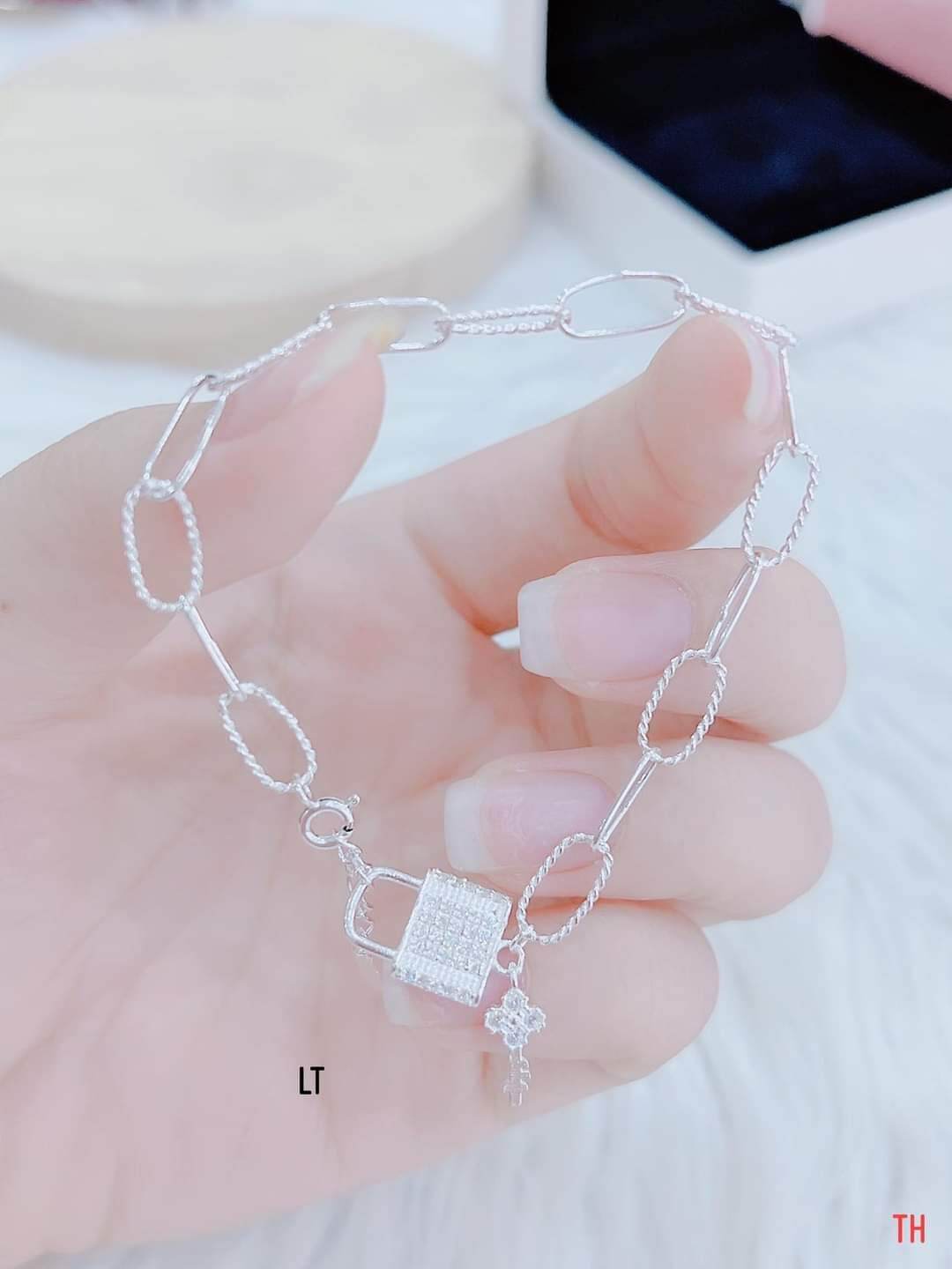 Lắc tay bạc mới