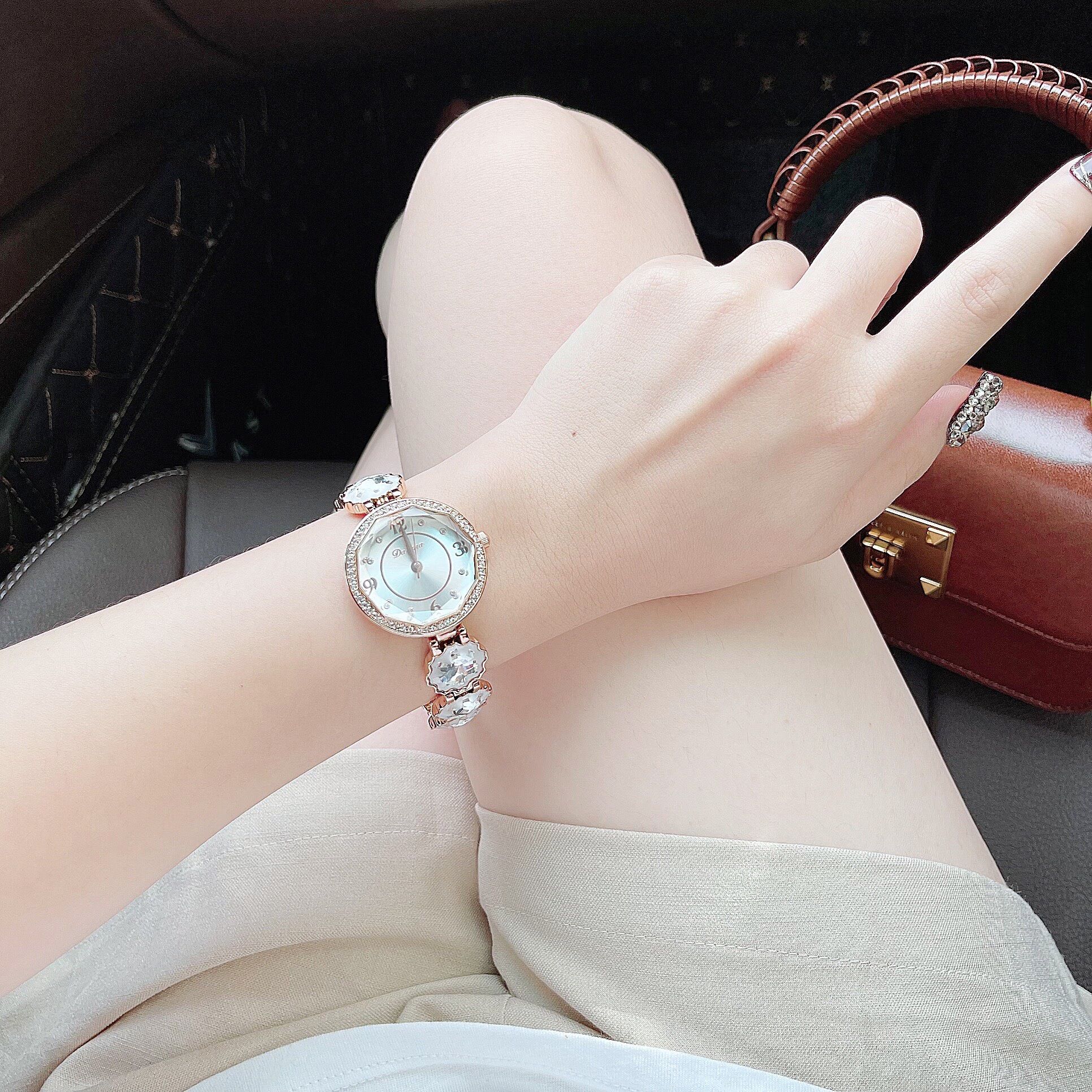 Đồng Hồ Nữ Davena New