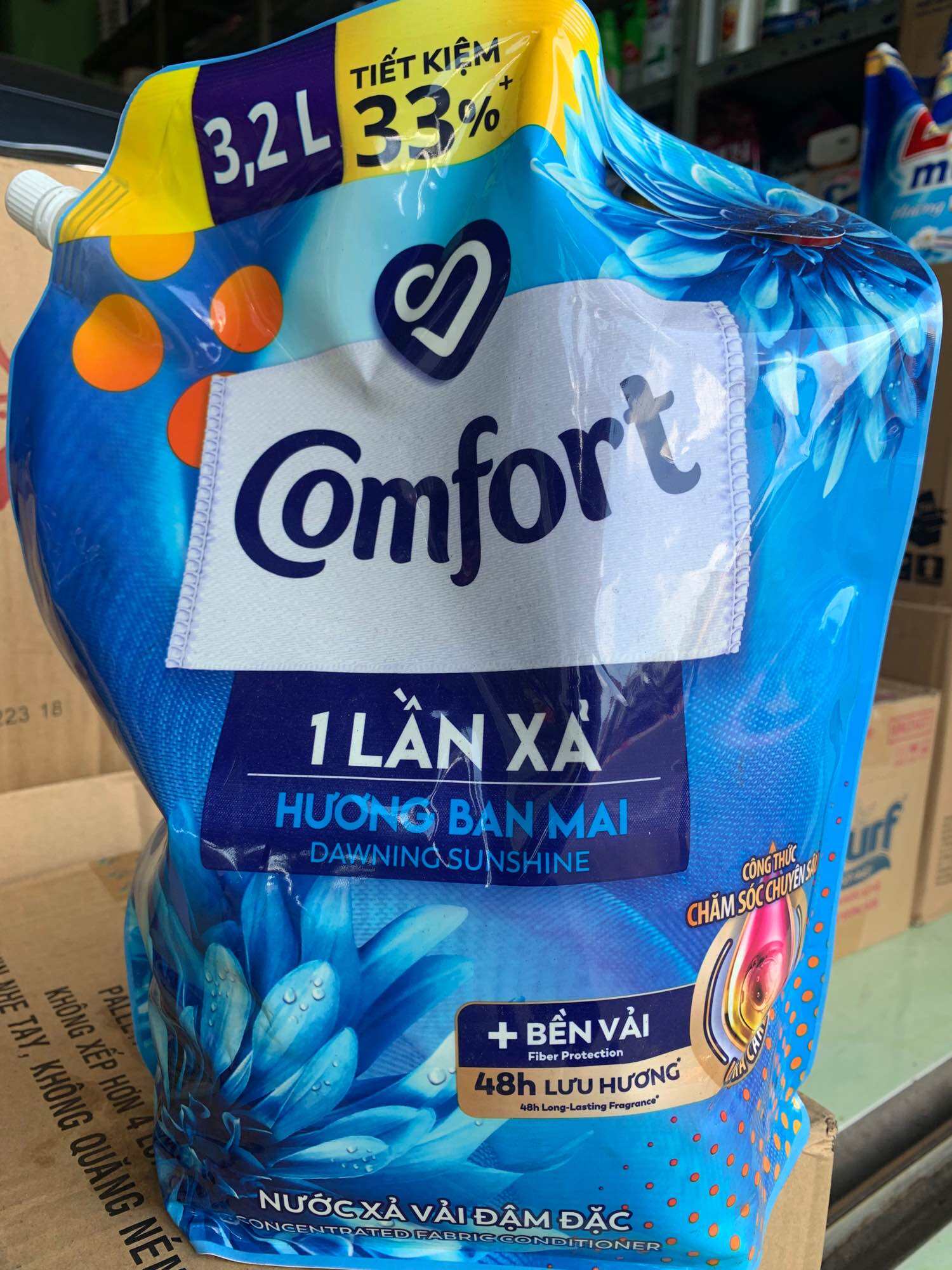 Nước xả vải Comfort hương ban mai túi 3,2L