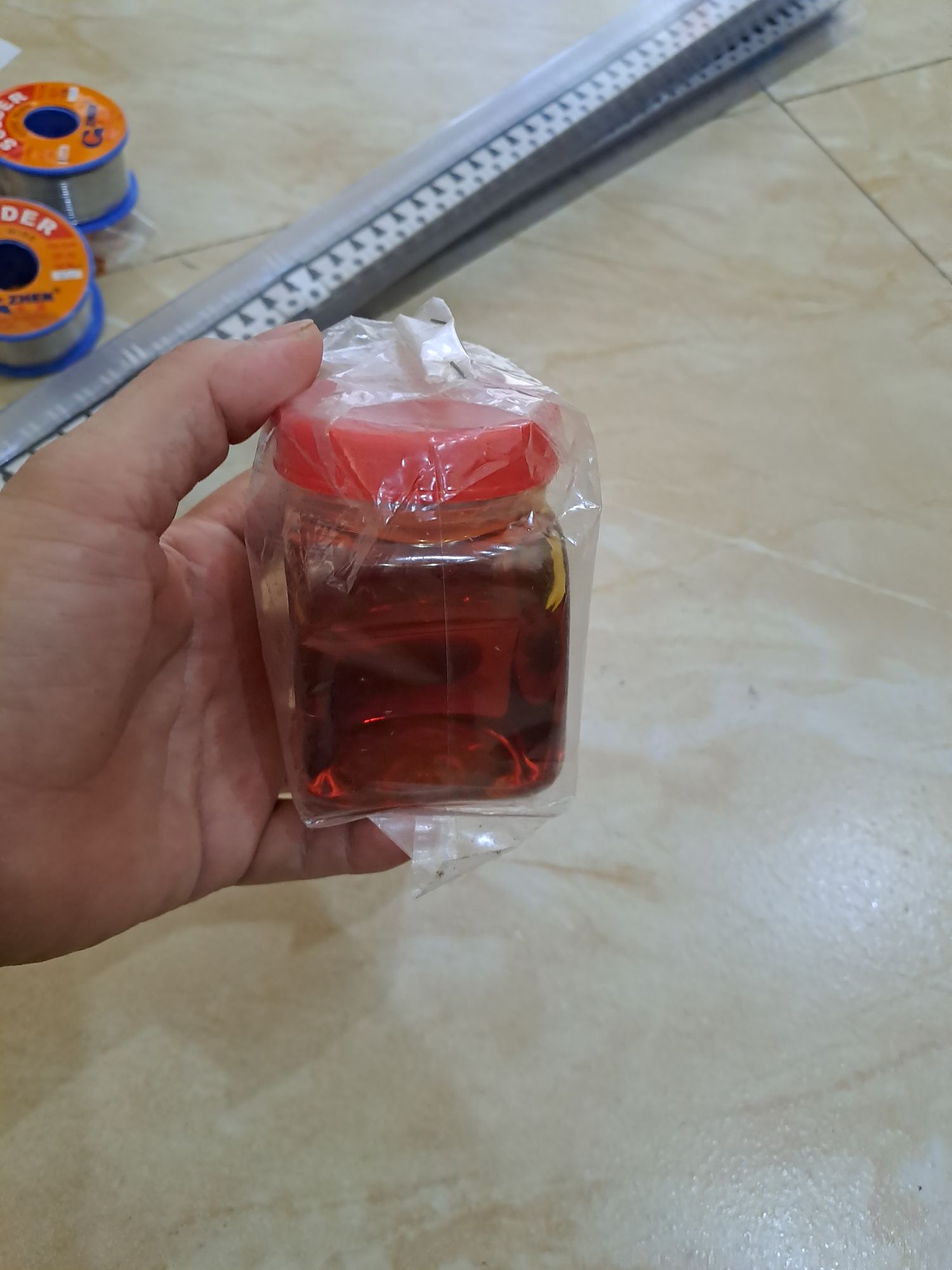 Keo dán côn loa - nhện loa