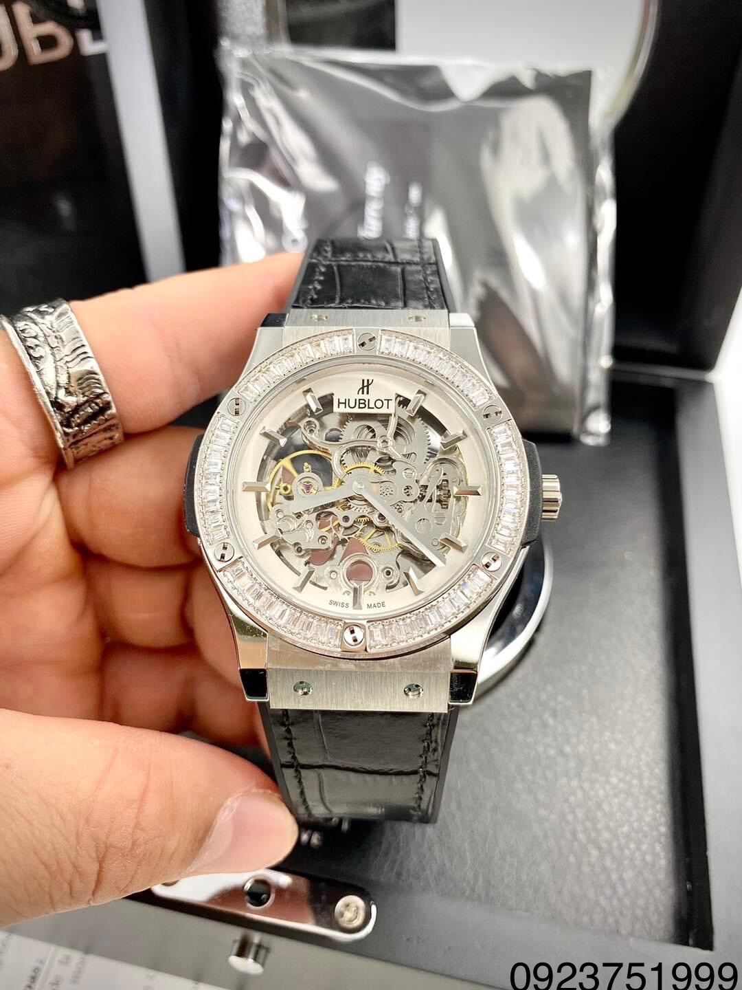 Đồng Hồ Nam Hublot Lộ Máy Cơ Niềng Đá Vuông Cao Cấp - Máy Automatic Nhật
