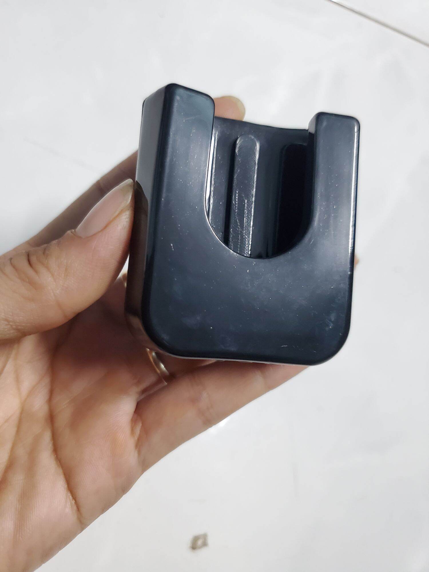 Miếng đạp thắng cao su gắn cho xe máy.
