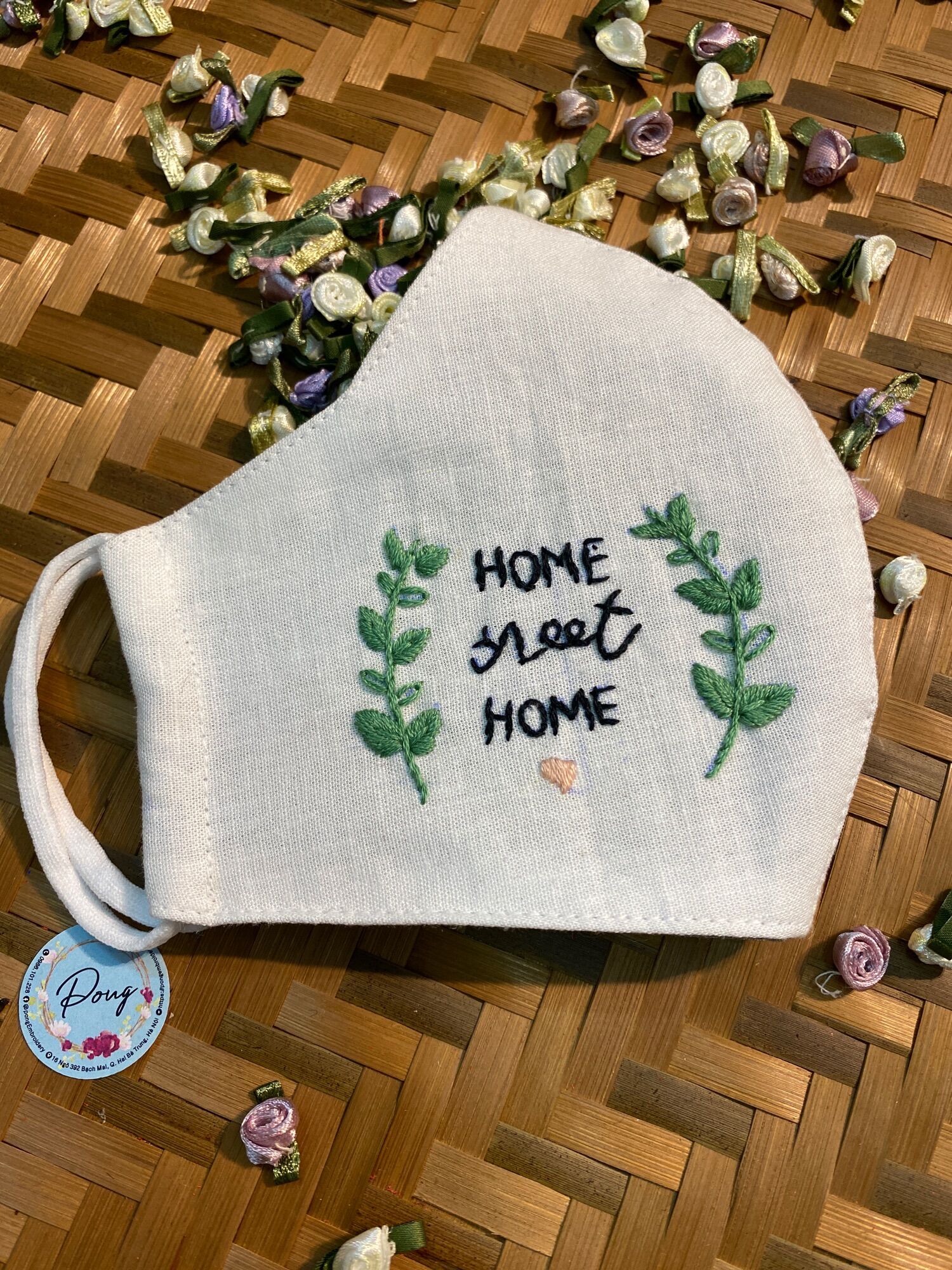 Khẩu trang thêu tay vải linen