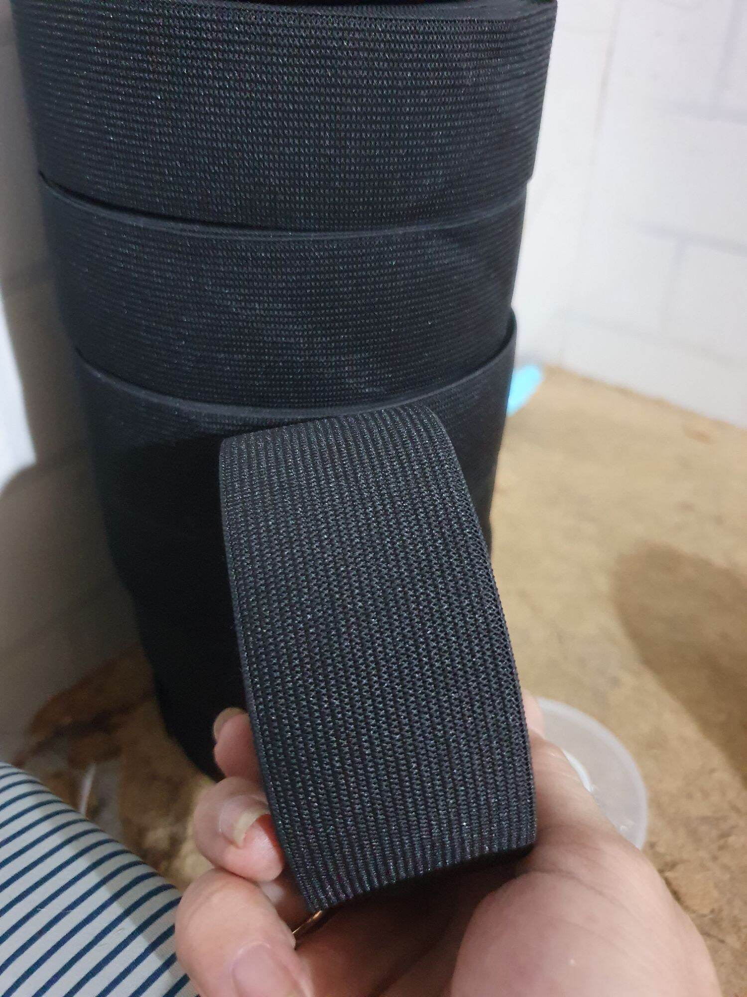 Thun đen bảng 4cm may quần áo