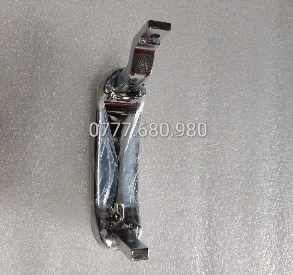 TAY MỞ CỬA SAU LÙA TRONG KIA CARNIVAL