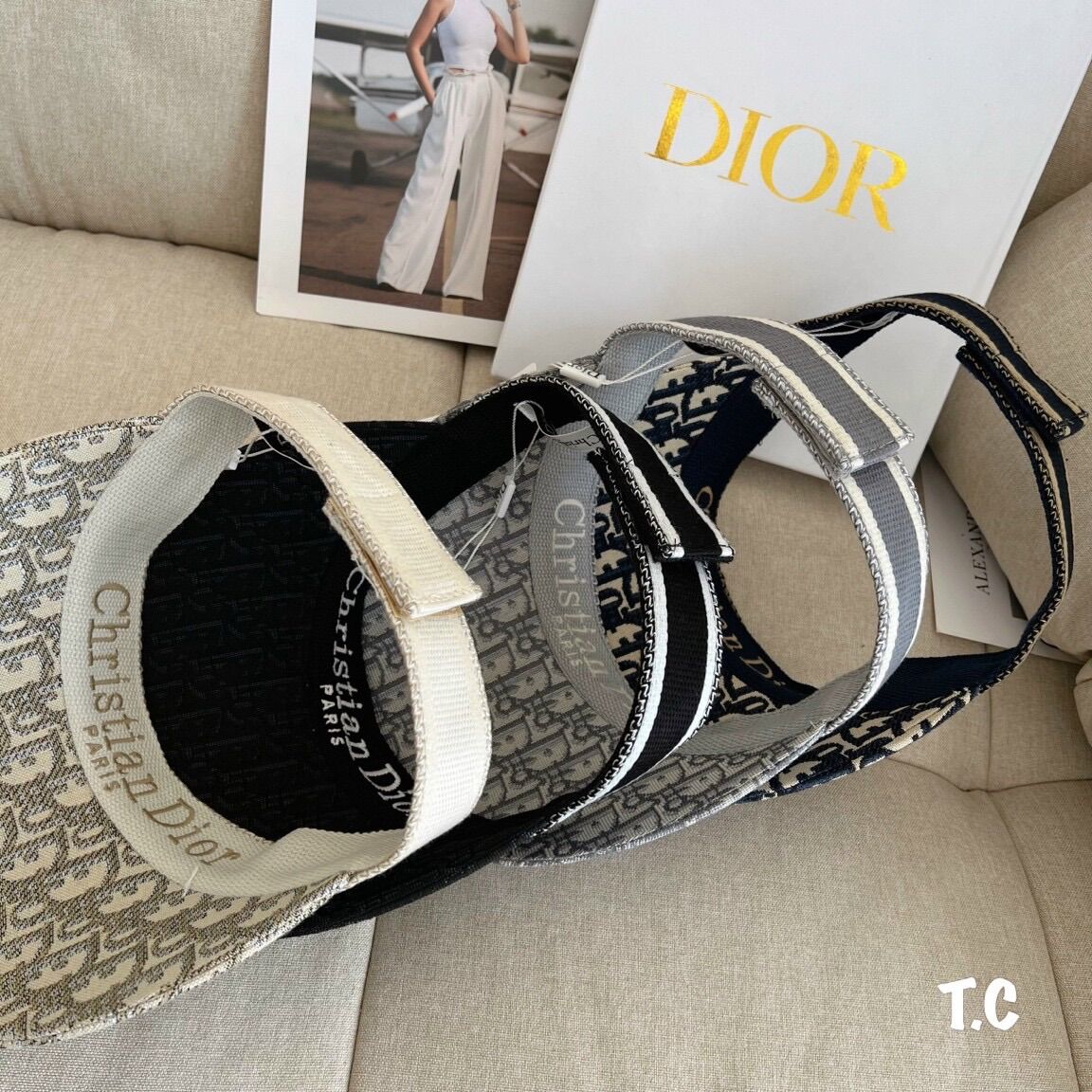 Mũ dior nửa đầu