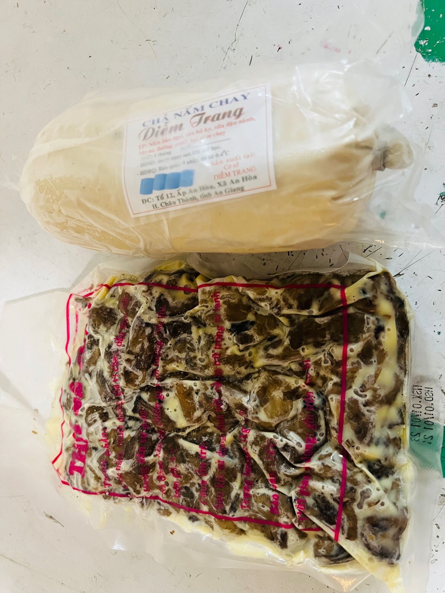  1 KG   500g dê+ 500g chả nấm  Rất thơm ngon  Hàng đông lạnh chỉ bán HCM  Khách nên chọn giao 4h nhé 