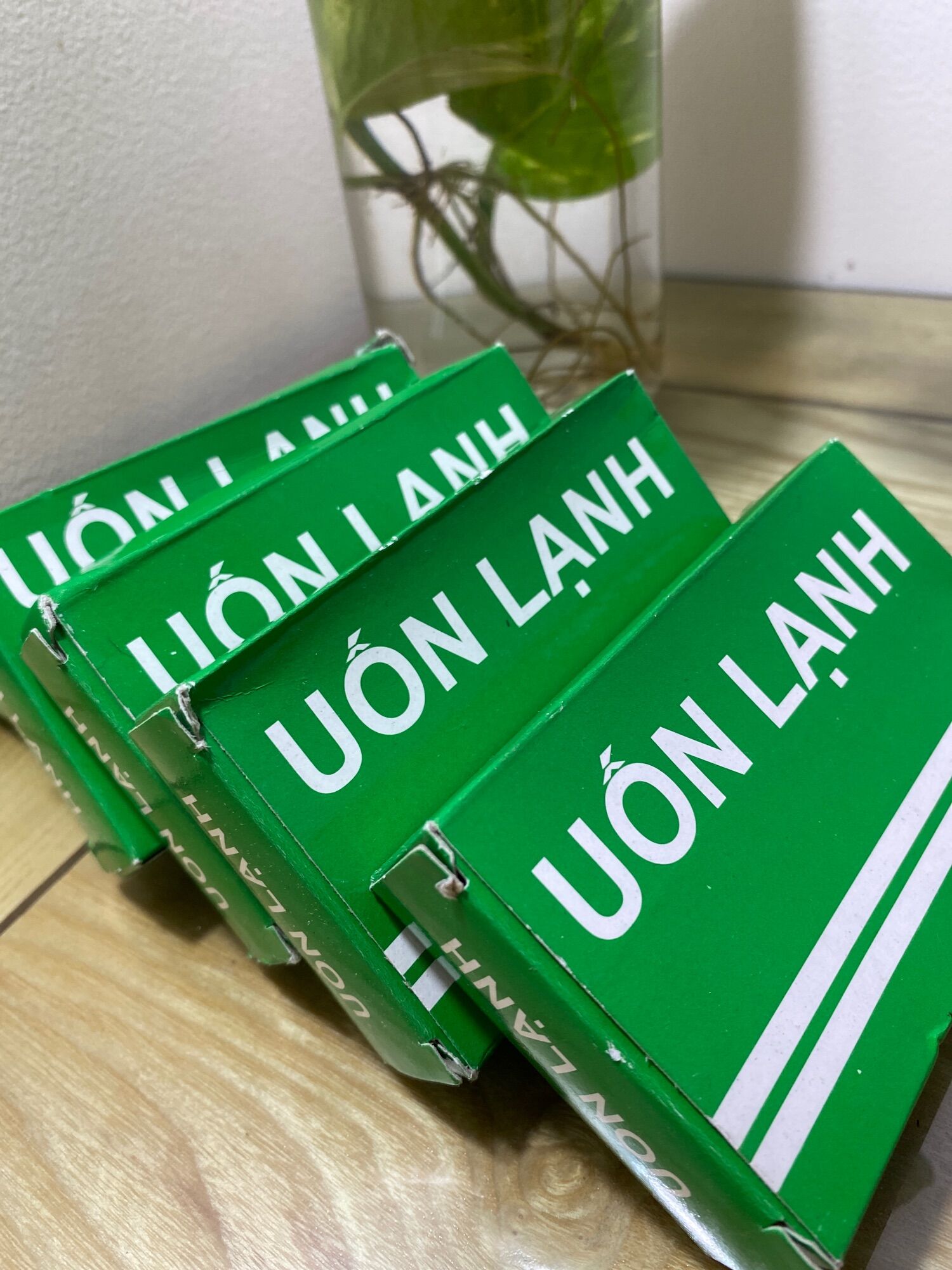 Giấy uốn lạnh, dùng khi làm tóc, uốn tóc 1 hộp 50c
