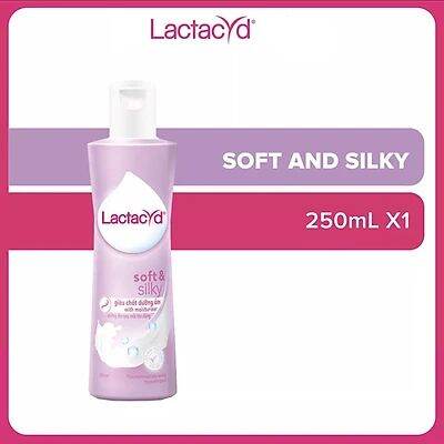 Dung dịch vệ sinh phụ nữ lactacyd soft & silky