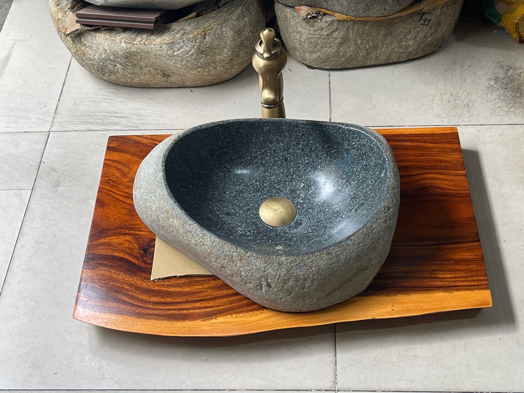 Lavabo đá cuội tự nhiên