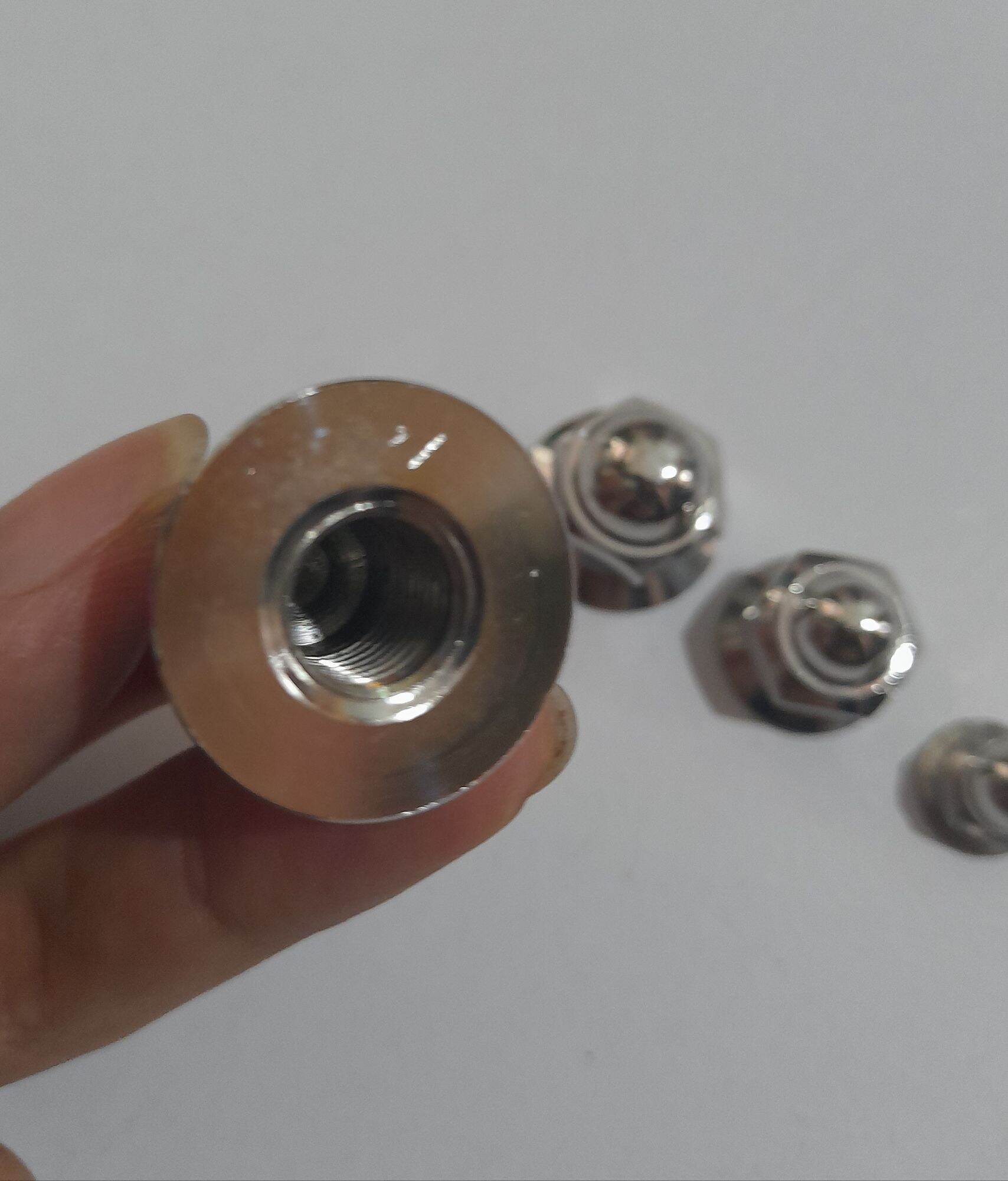 Óc inox gắn cho nhiều loại xe máy.