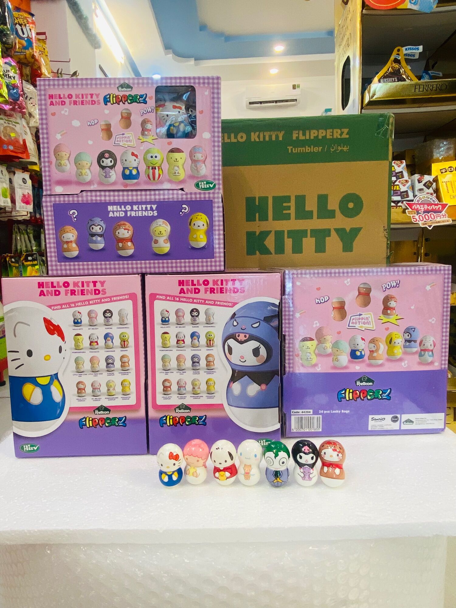 Kẹo Đồ Chơi Lật Đật Hello Kitty & Friends Flipperz