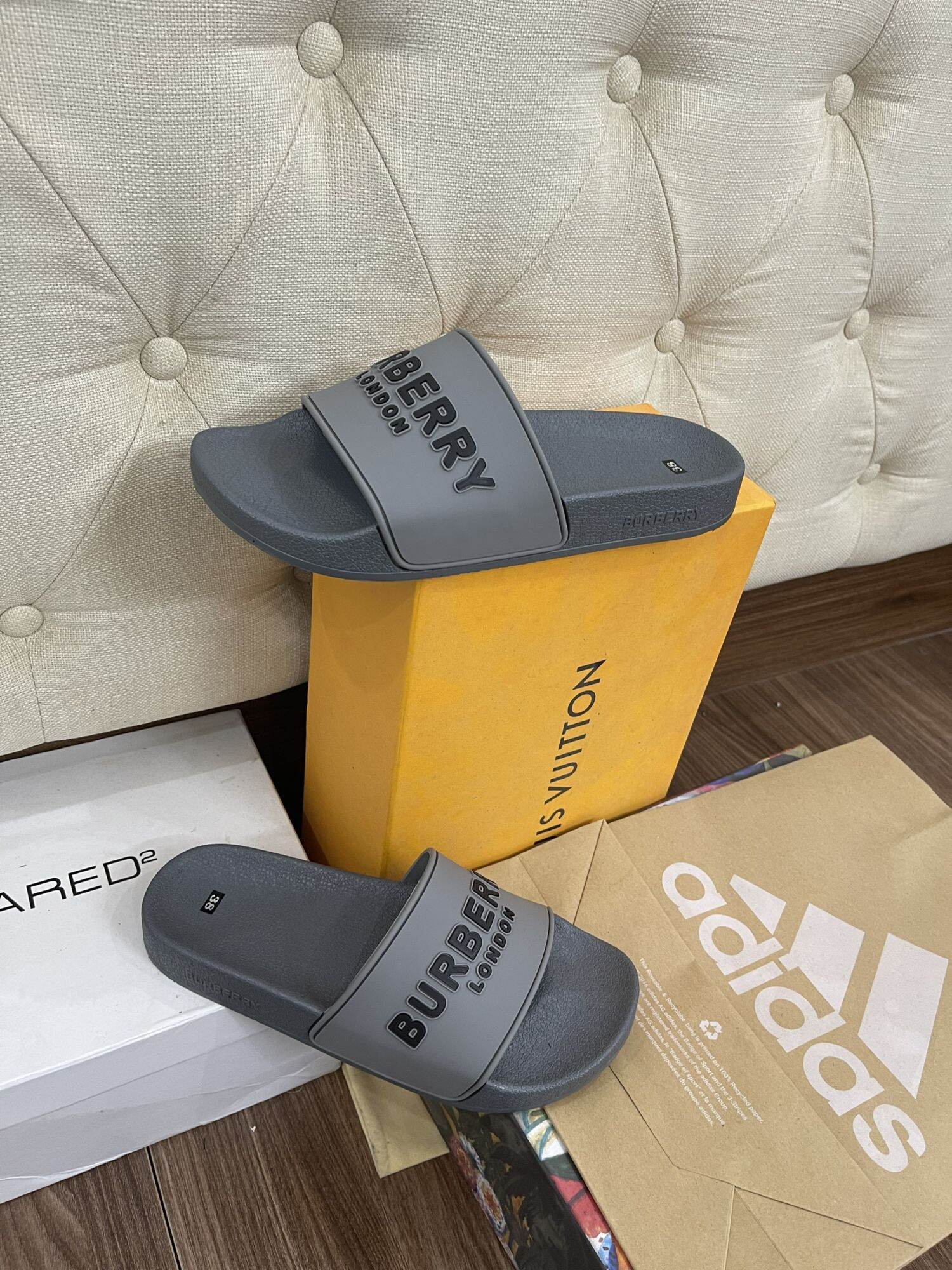 Dép nam hai màu dế đúc burberry cực đẹp dế đúc- dép nam dế đúc hai màu xanh xám cực đẹp