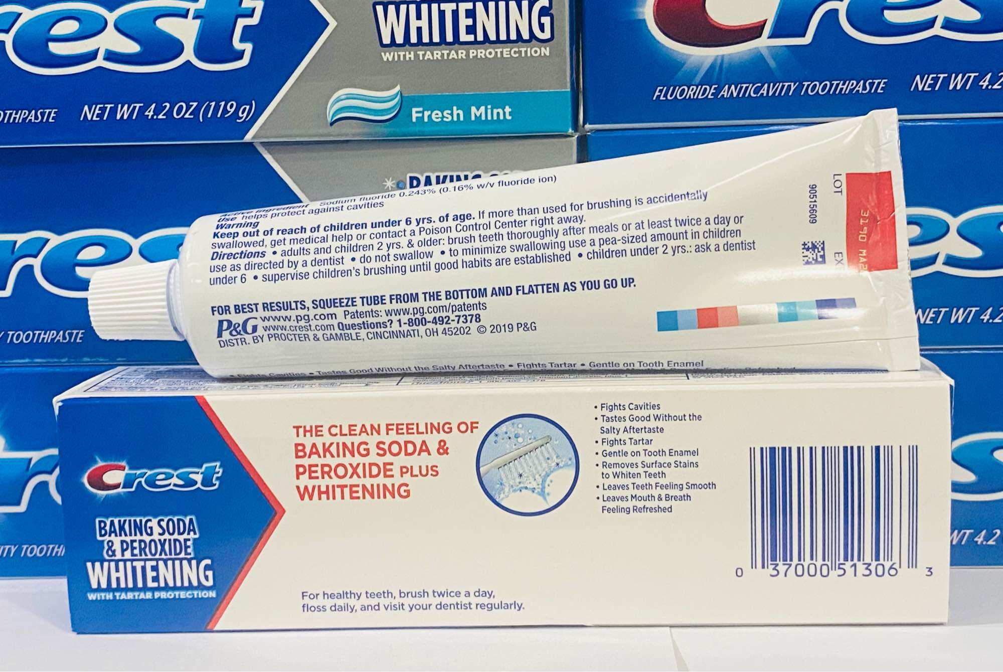 Kem đánh răng Crest baking soda & peroxide whitening 119gr MỸ