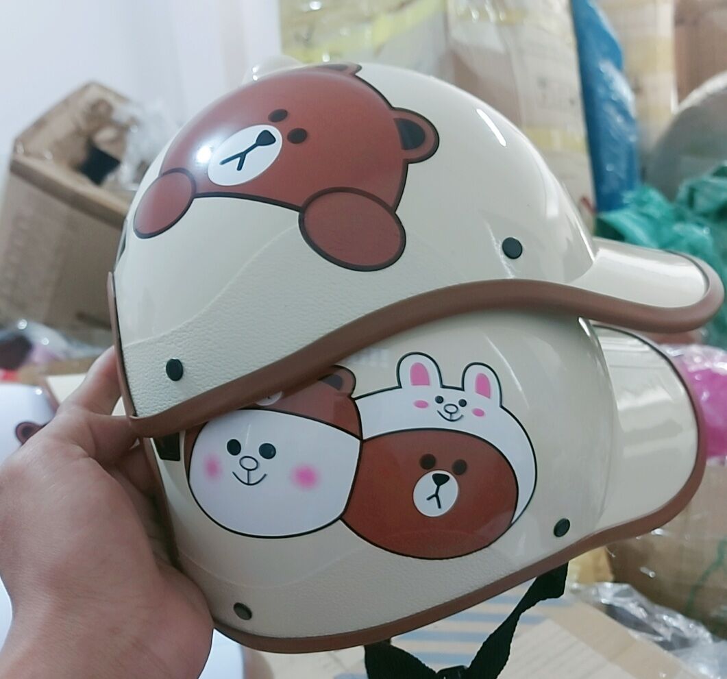 Nón bảo hiểm lưỡi trai  gấu nâu ( kết nữ có lỗ cột tóc)