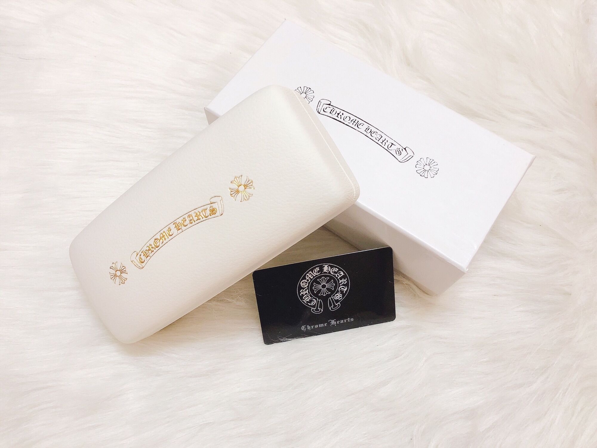 Hộp đựng kính Chrome Hearts
