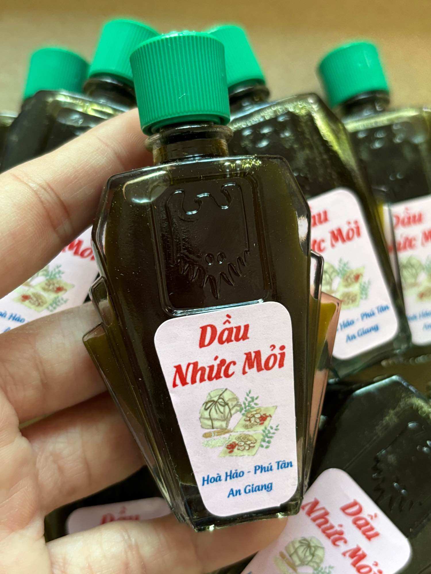 Dầu nhức mỏi chai 24ml (2 nắp)