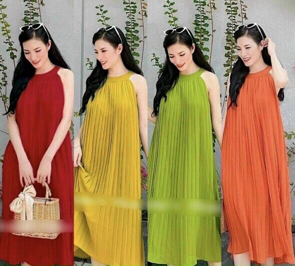 Đầm yếm dập ly dáng suông.