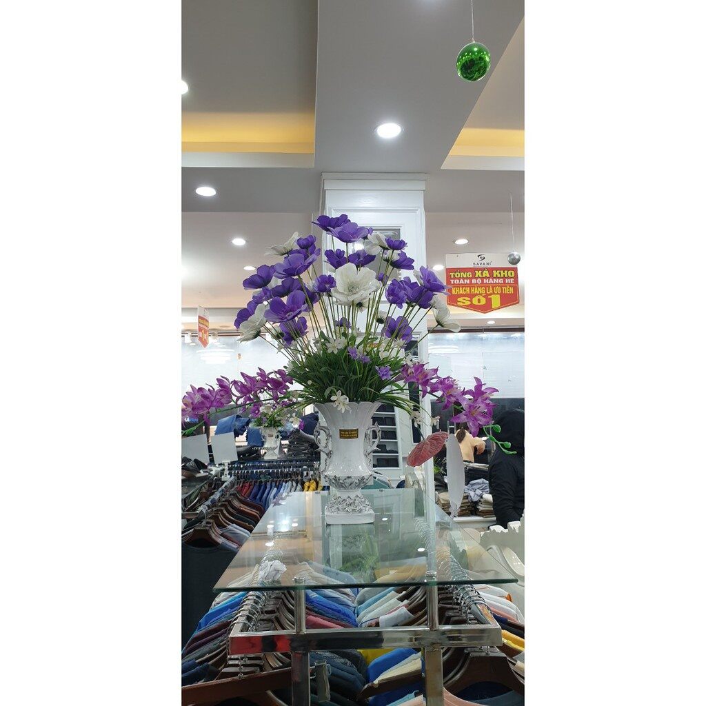 Bình hoa cắm lông công, hoa lụa composite dáng cúp số 38 cao 34cm