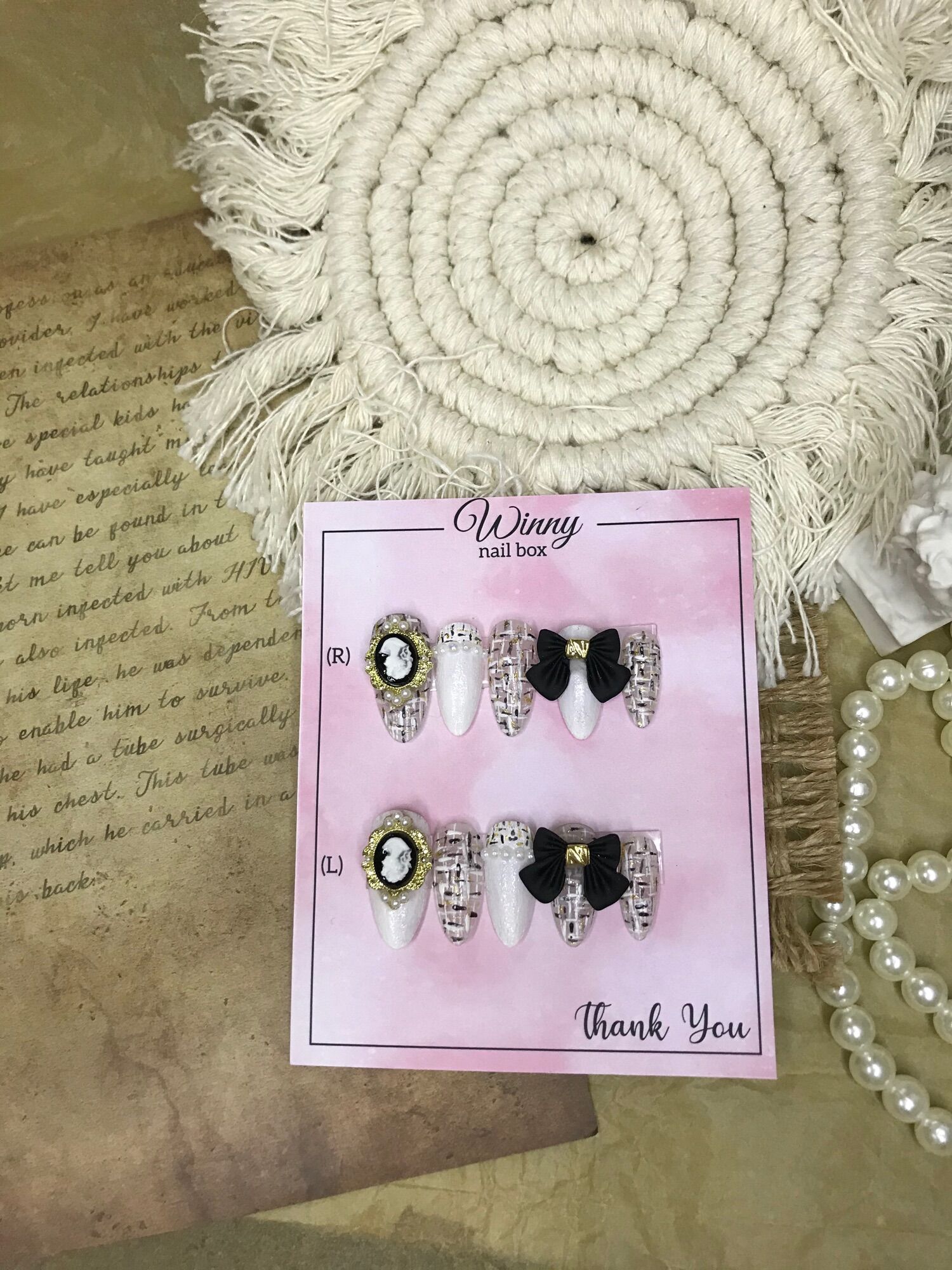Nailbox móng up móng giả trắng đen cham thiên thần
