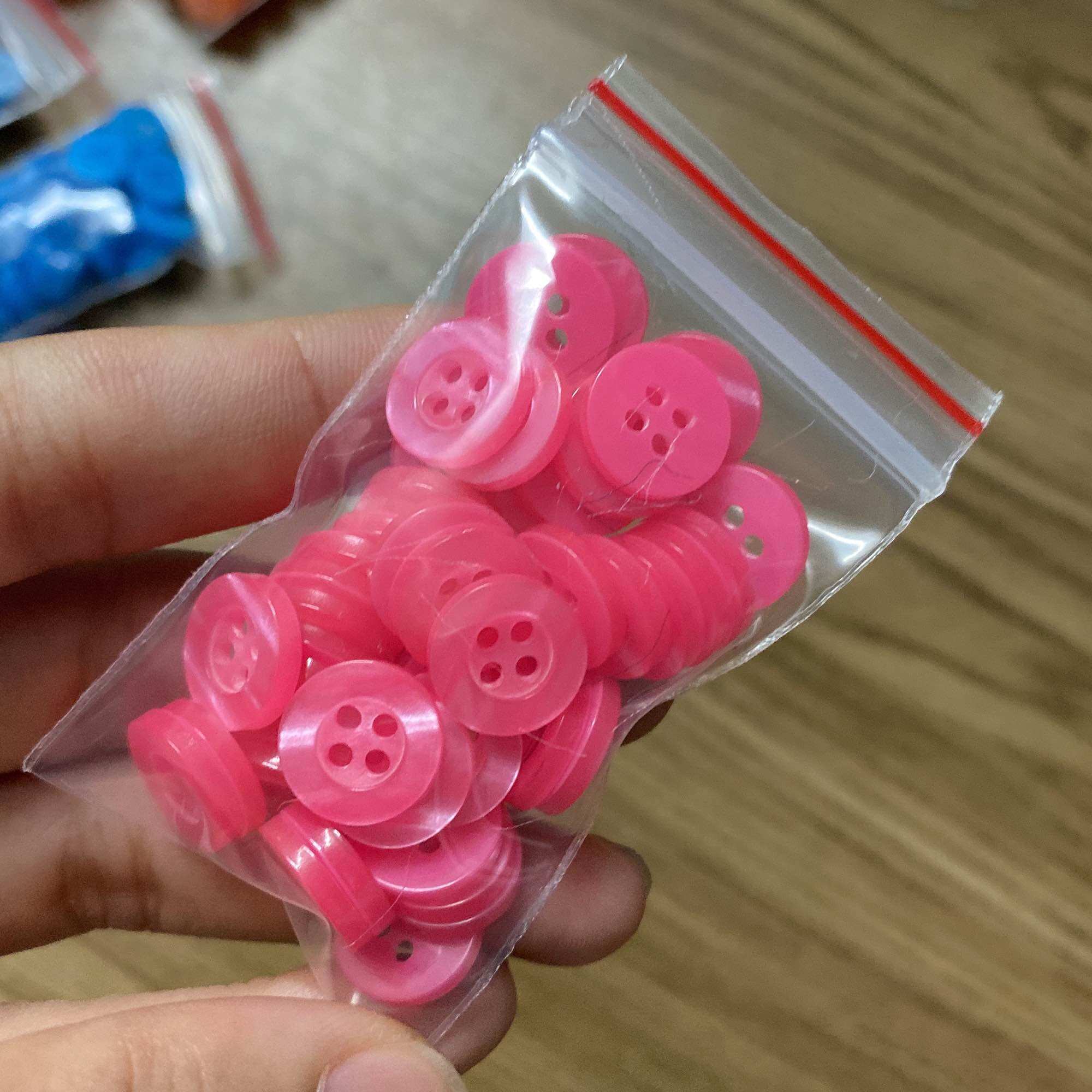 Set 50 nút sơ mi 4 lỗ 1.2cm