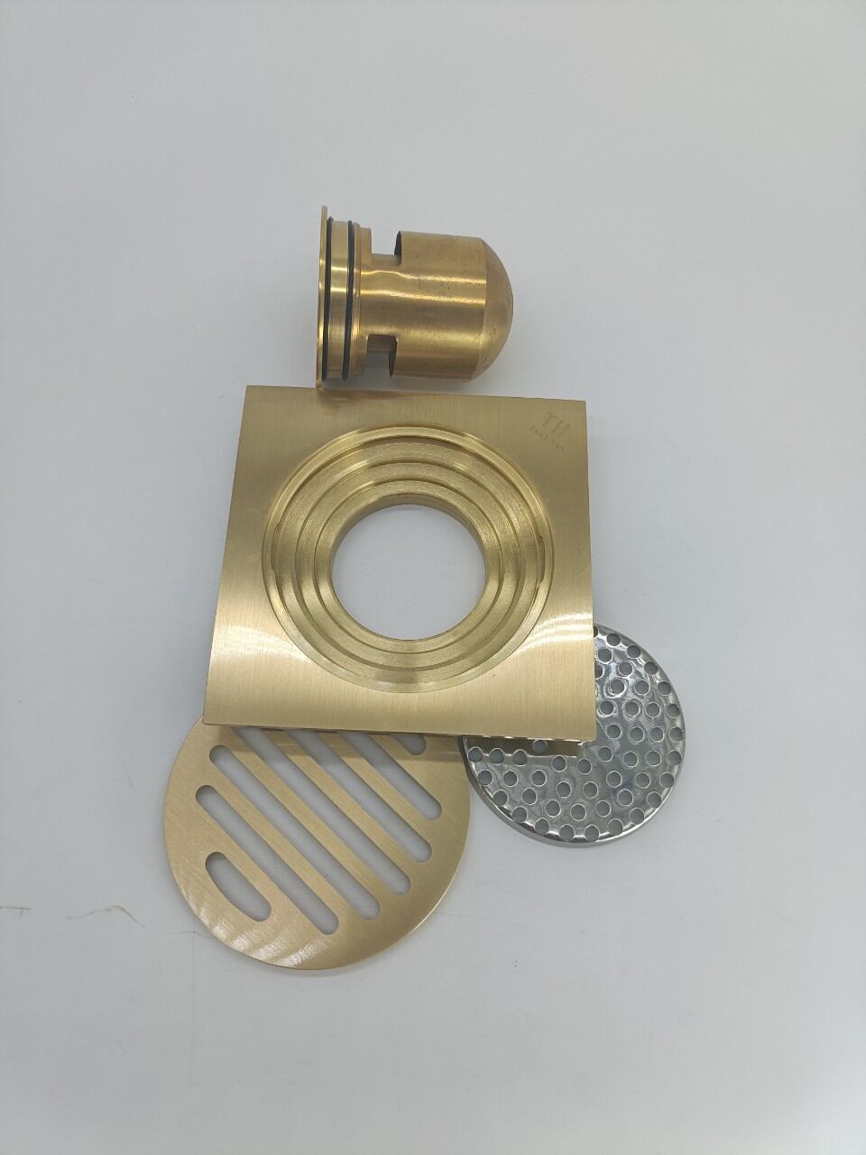 Thoát sàn ngăn mùi đồng mặt 12cm × 12cm cao cấp