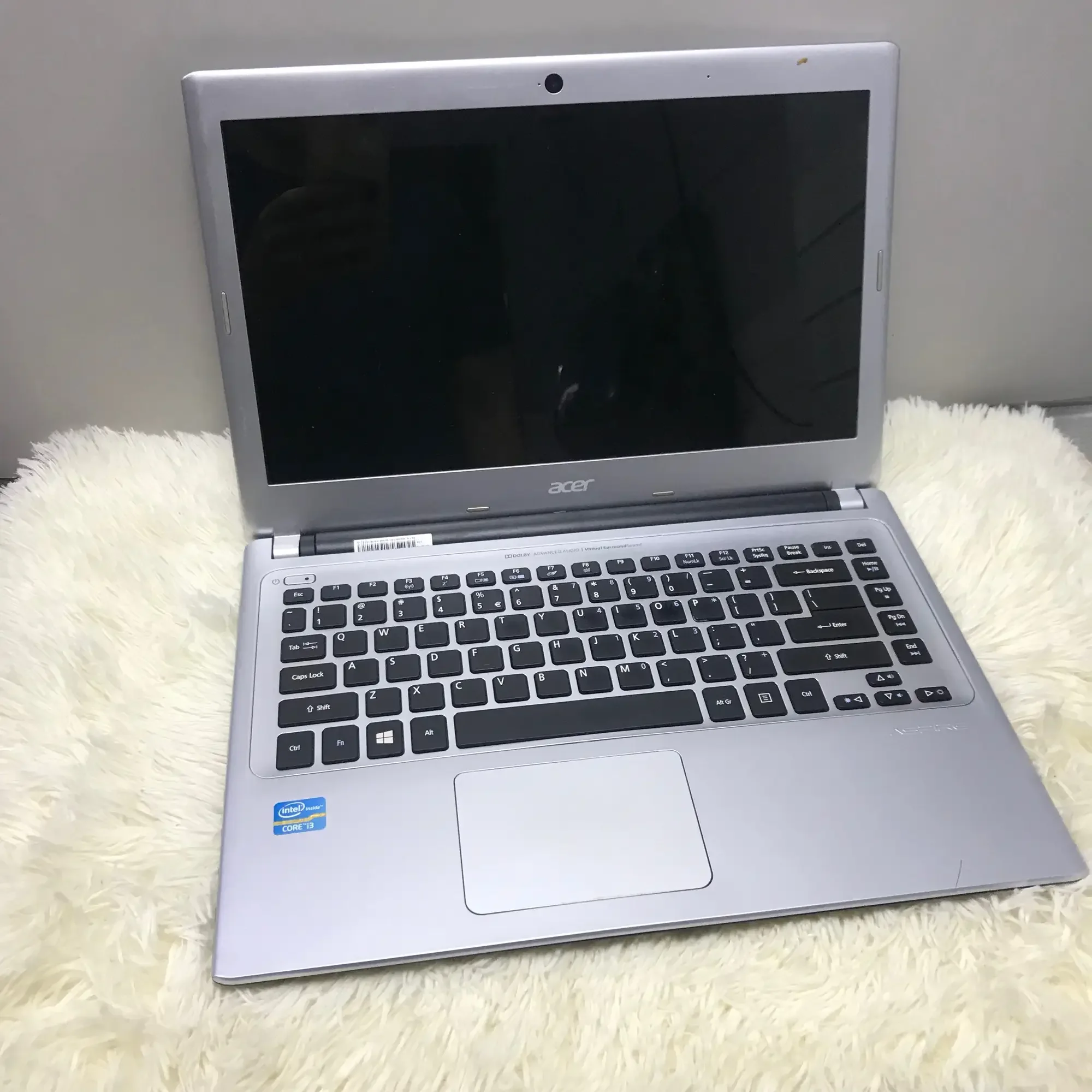 Acer V5-471 Siêu Mỏng Core i3 2330M Ram 4Gb SSD 128Gb Pin Mới ( Mới 90-95%)