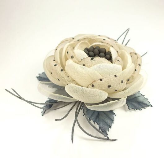 Hoa cài áo handmade bông hồng chấm bi