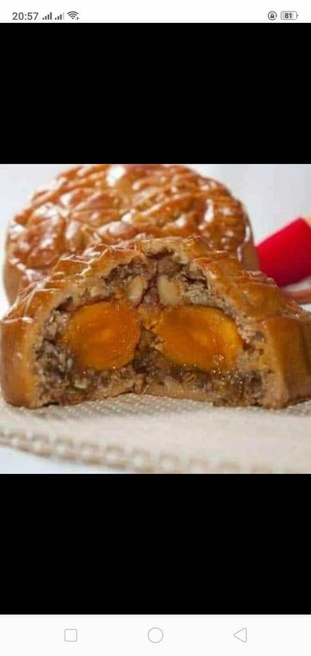 Năm nay bếp em khai trương bánh trung thu sớm. ăn trái mùa coi bộ ngon . 🥰🥰 Bánh ăn bao ghiền luôn nè  💐💐 Bánh em có các loại nhân thập cẩm, sữa dừa, khoai môn, đậu xanh, mè đen, lá dứa