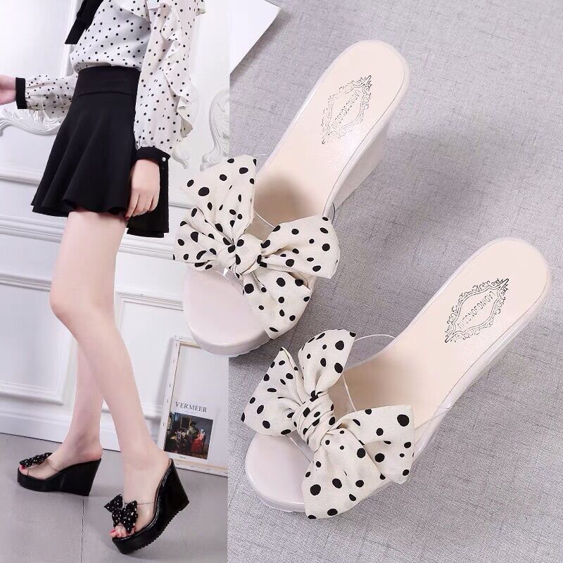 Dép đế xuồng, quai đính nơ chấm bi