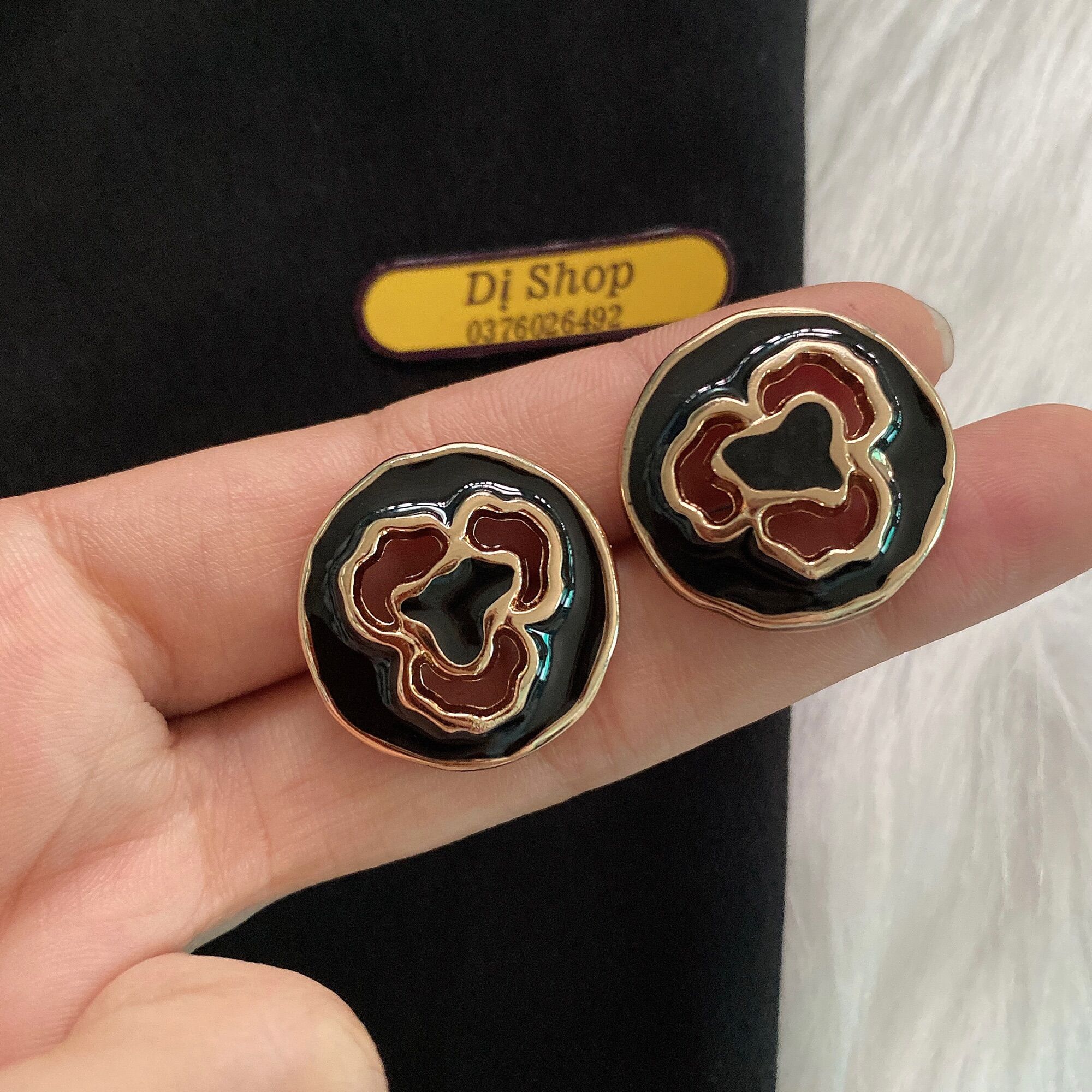 1 nút kim loại hoa size 2.5cm