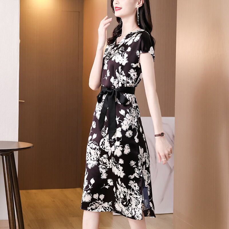 Đầm lụa hoạ tiết kèm nịt cao cấp