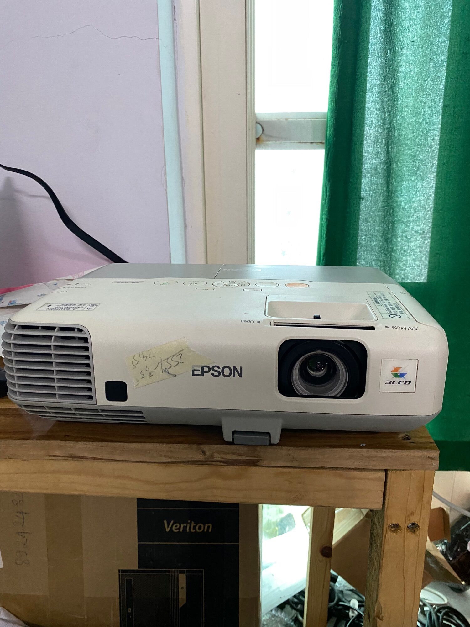 Máy chiếu đá banh cho quán nhỏ Epson EB-905