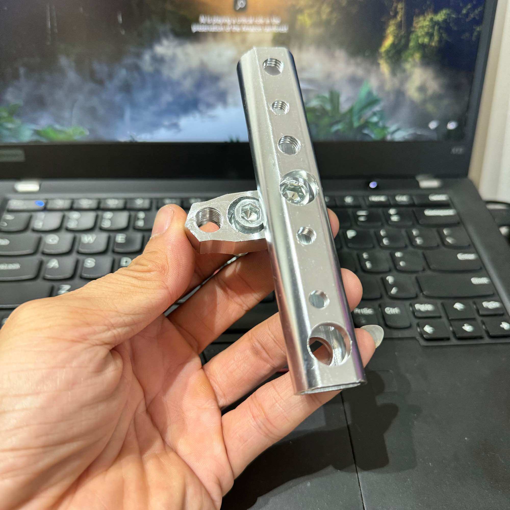 [HCM]Pat CNC Gắn Đèn Trợ Sáng Chân Kính Đa năng [ 1 Chiếc ]